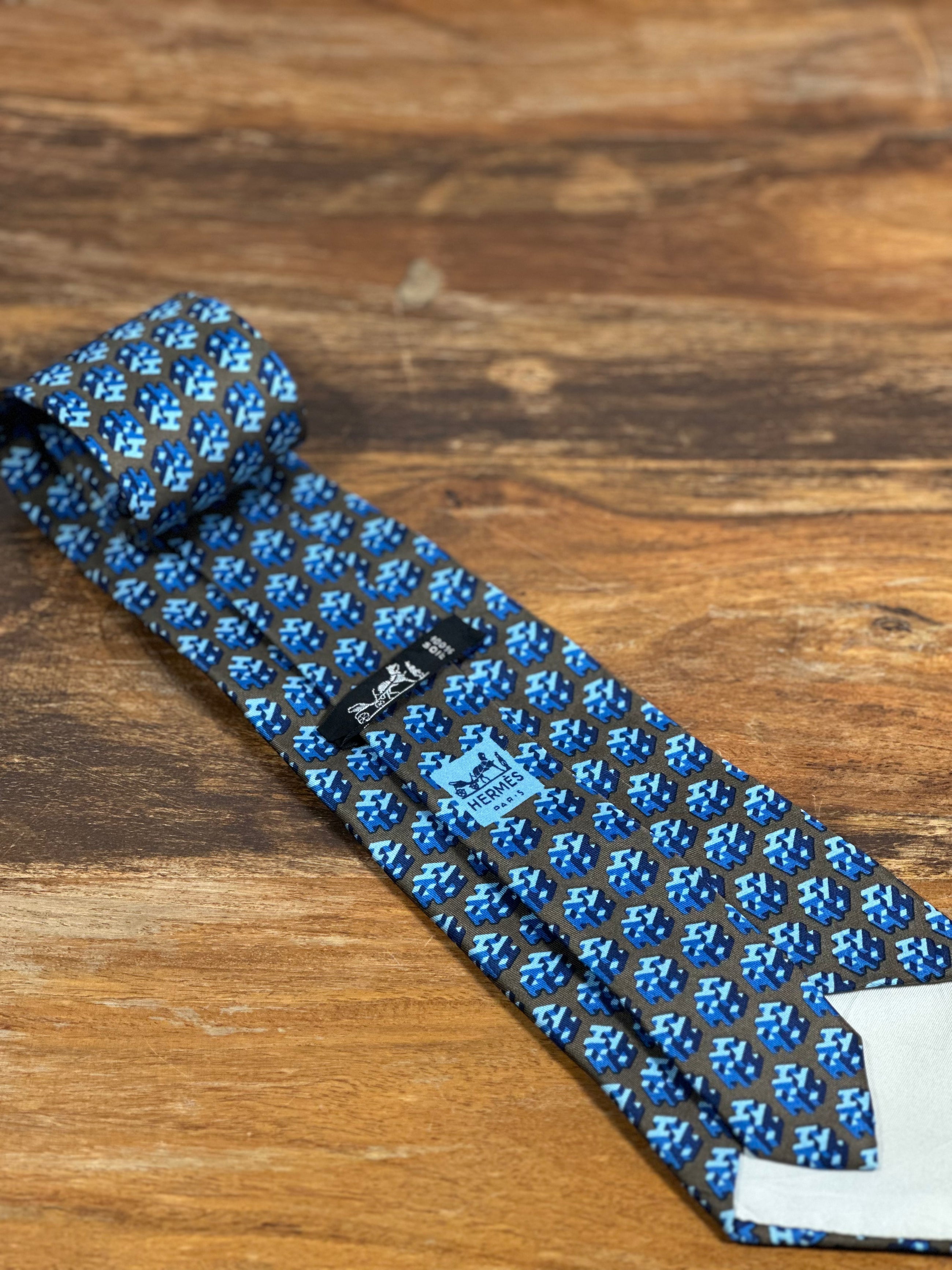 Corbata Hermés marrón