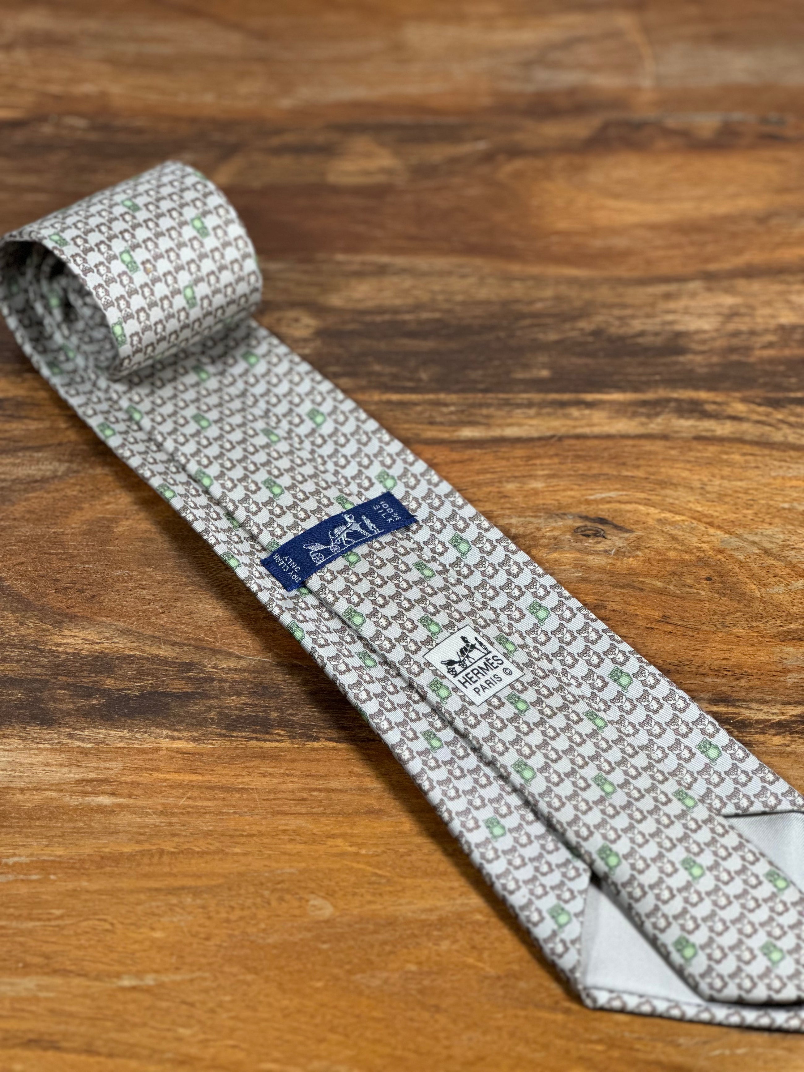 Corbata Hermés gris