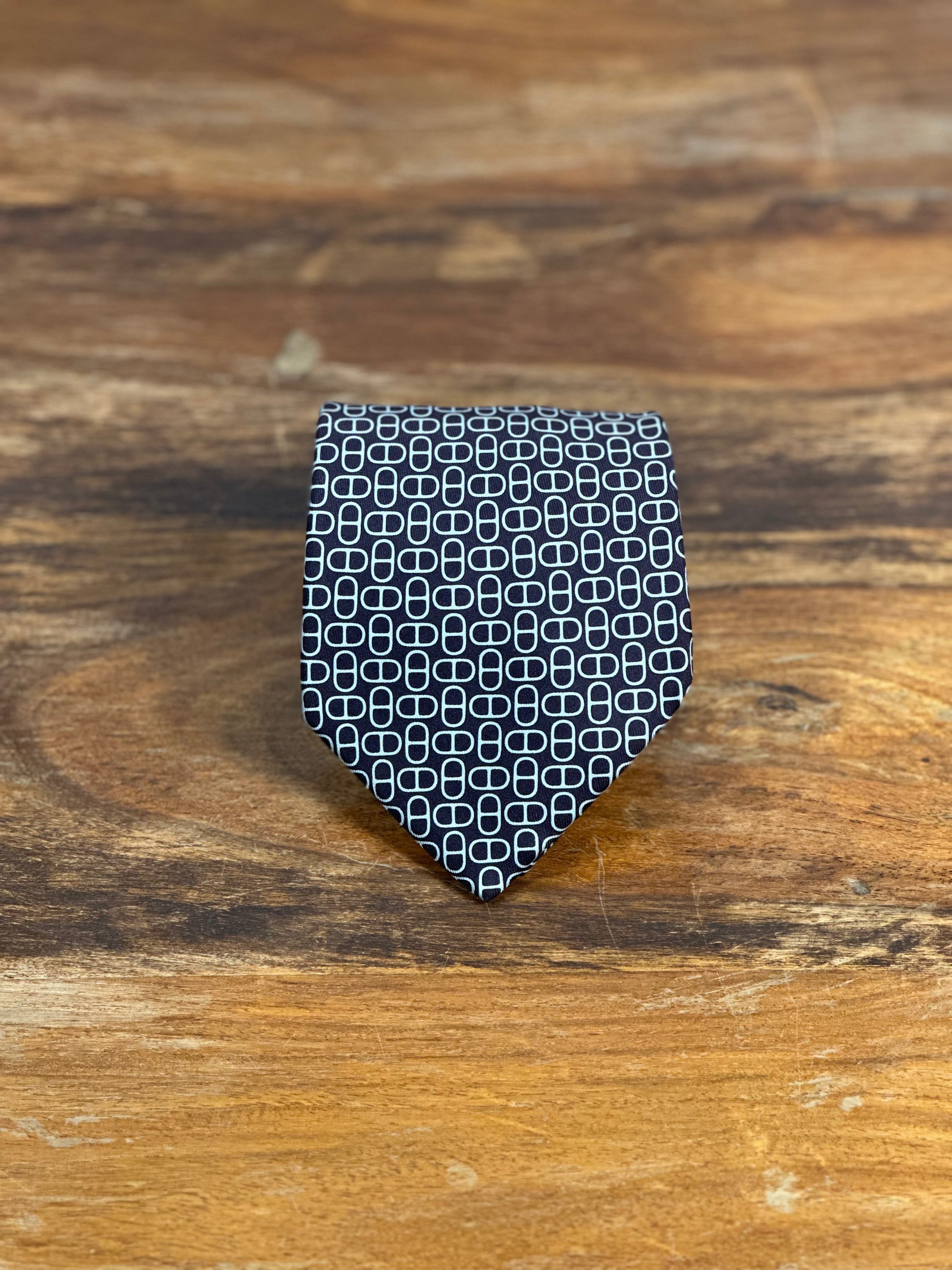 Corbata Hermés berenjena