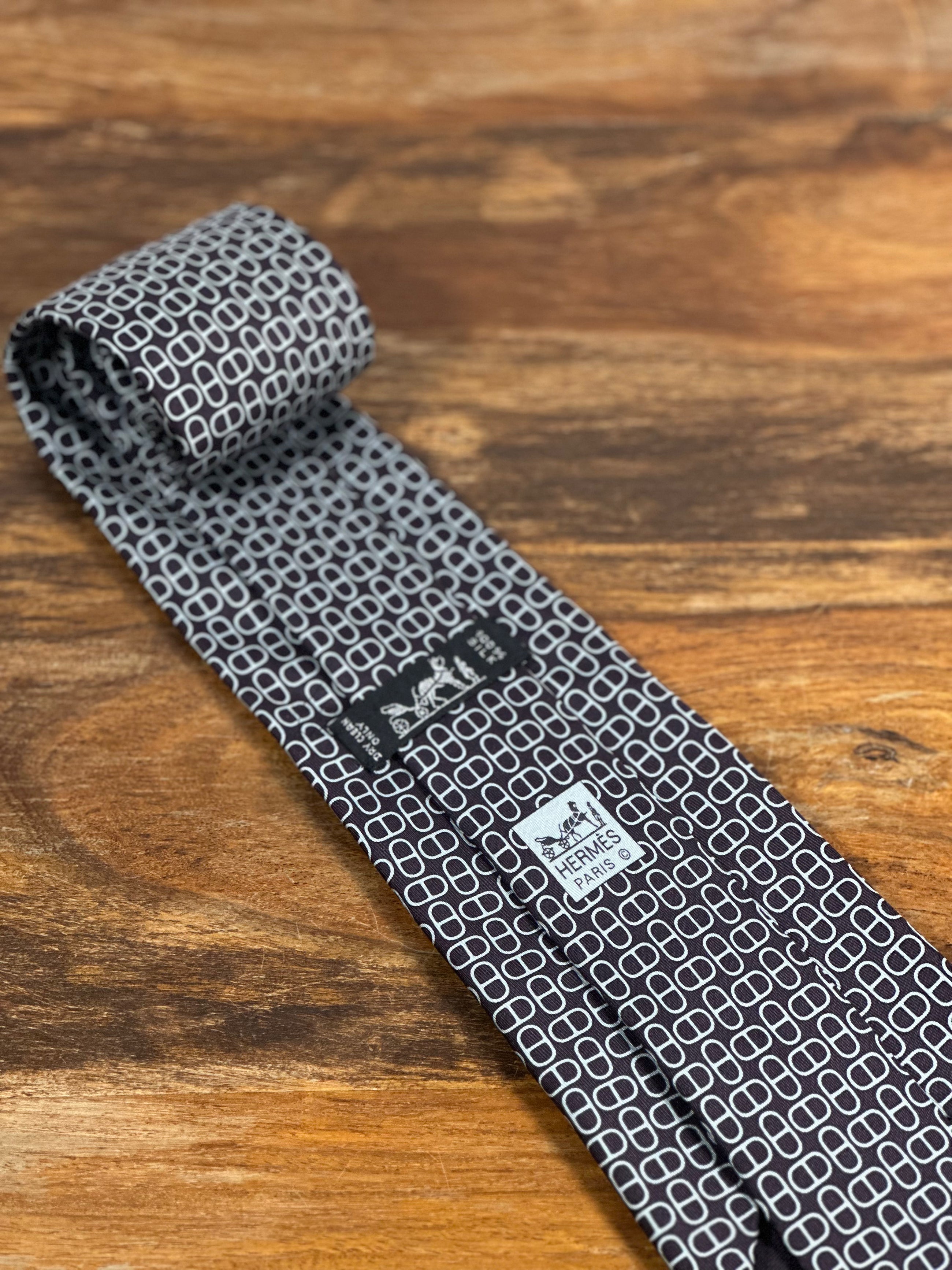 Corbata Hermés berenjena