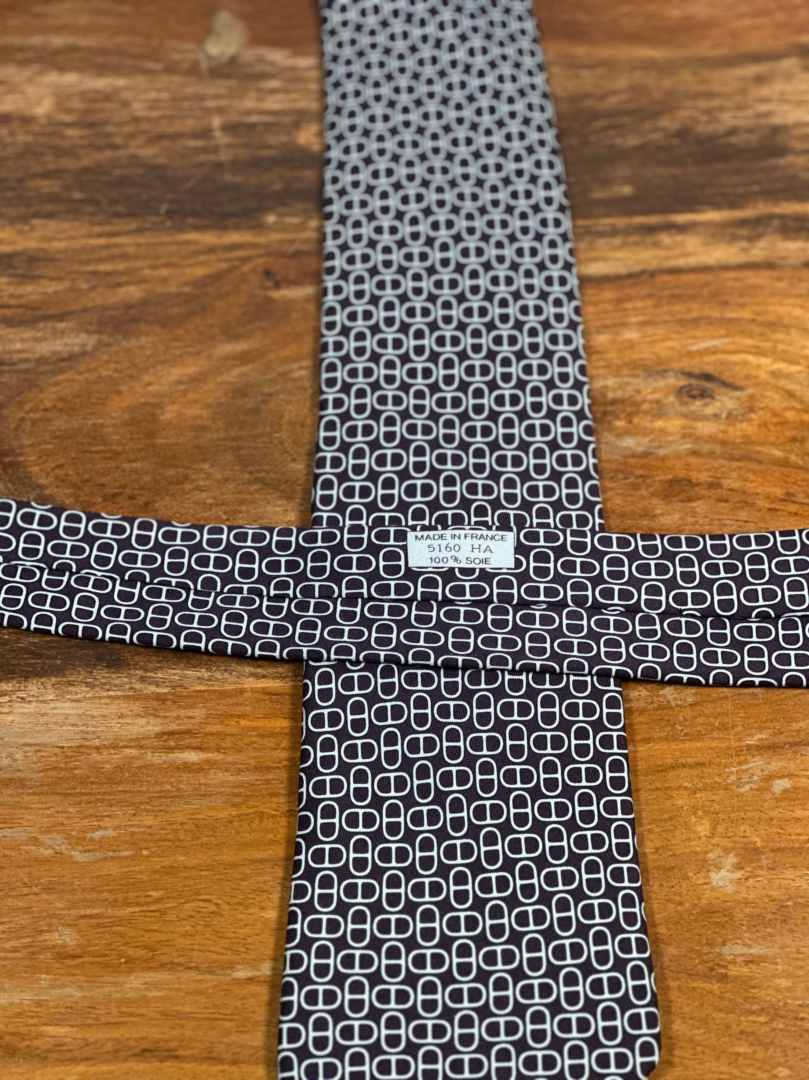 Corbata Hermés berenjena