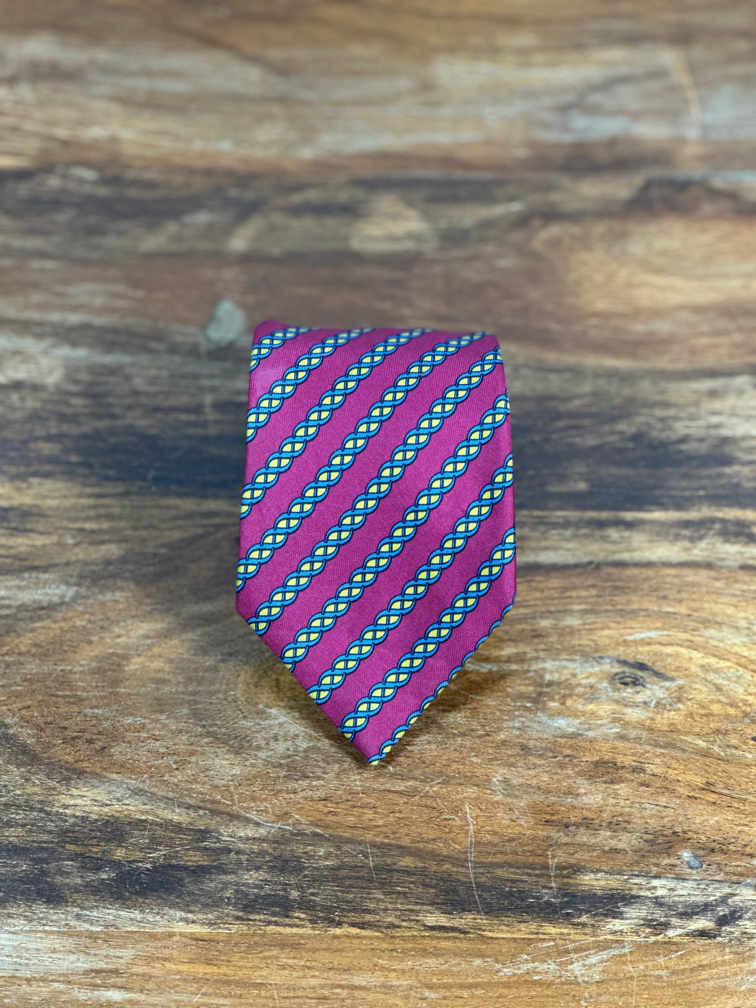 Corbata Hermés burdeos