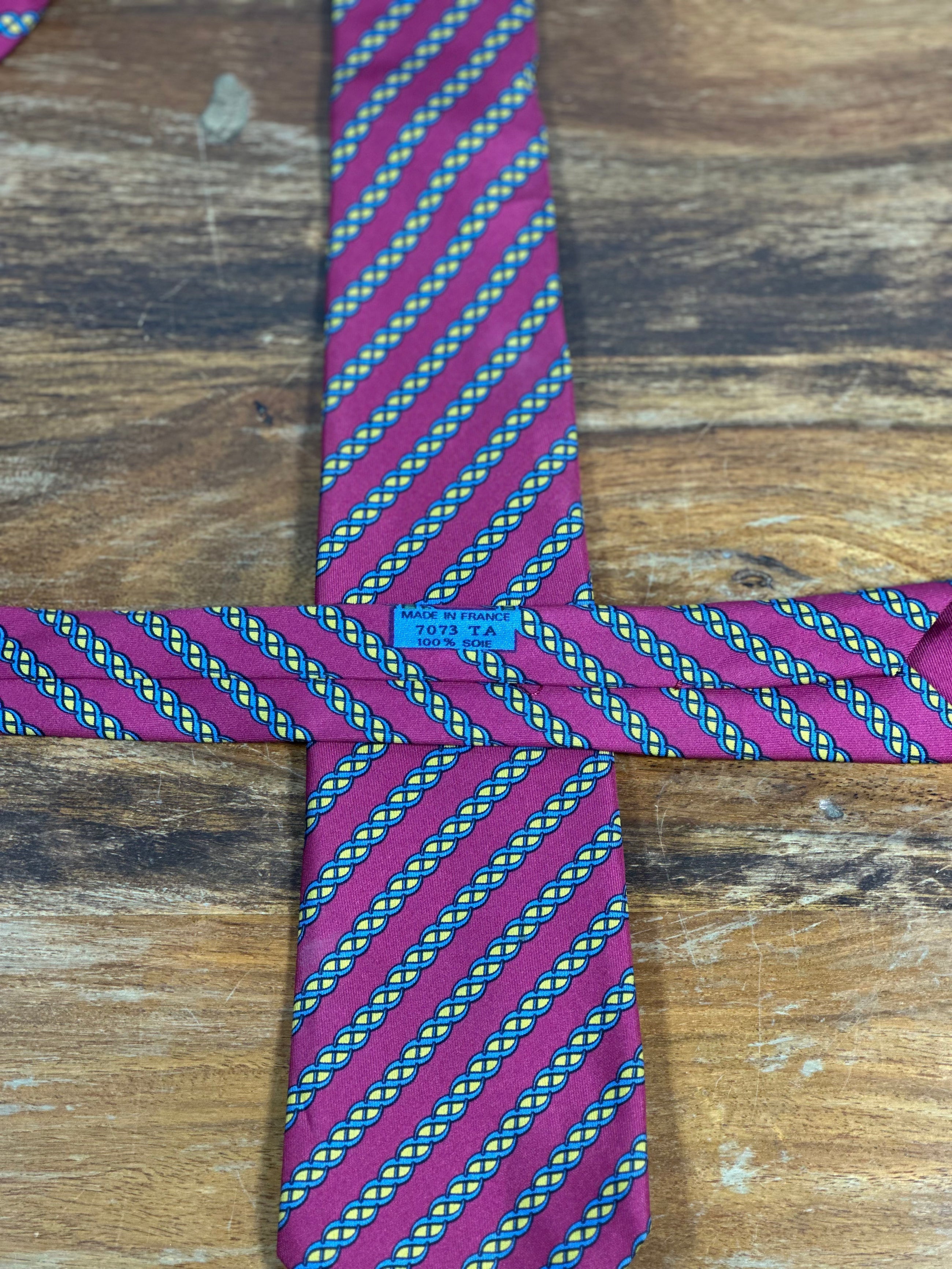 Corbata Hermés burdeos