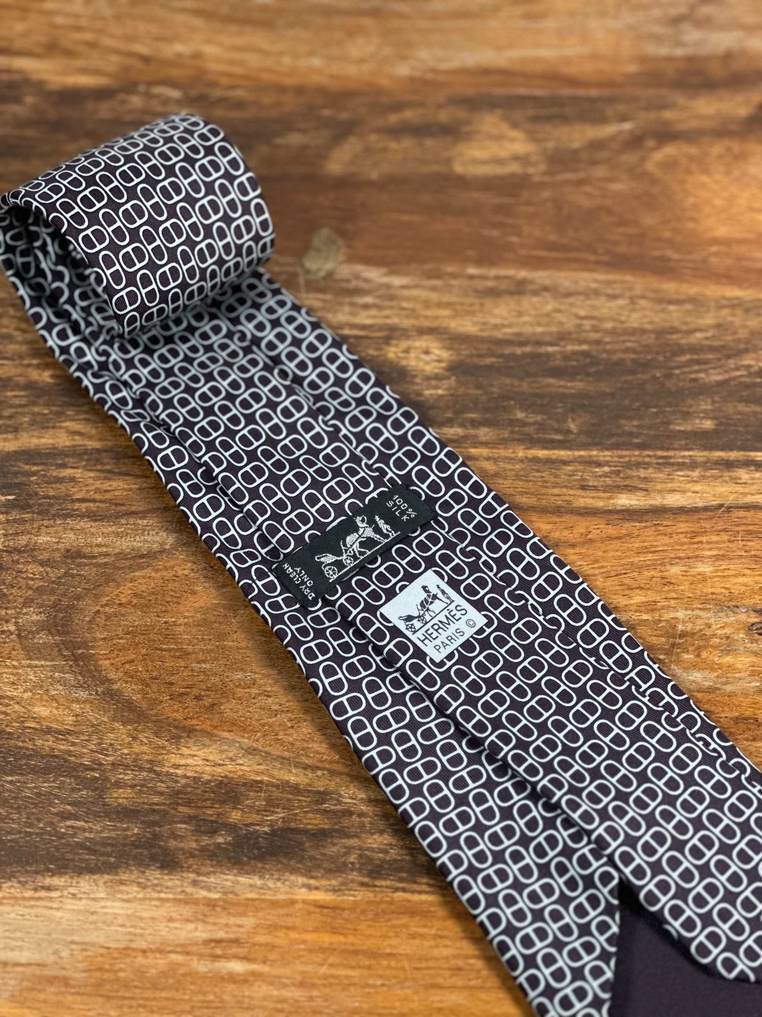 Corbata Hermés berenjena