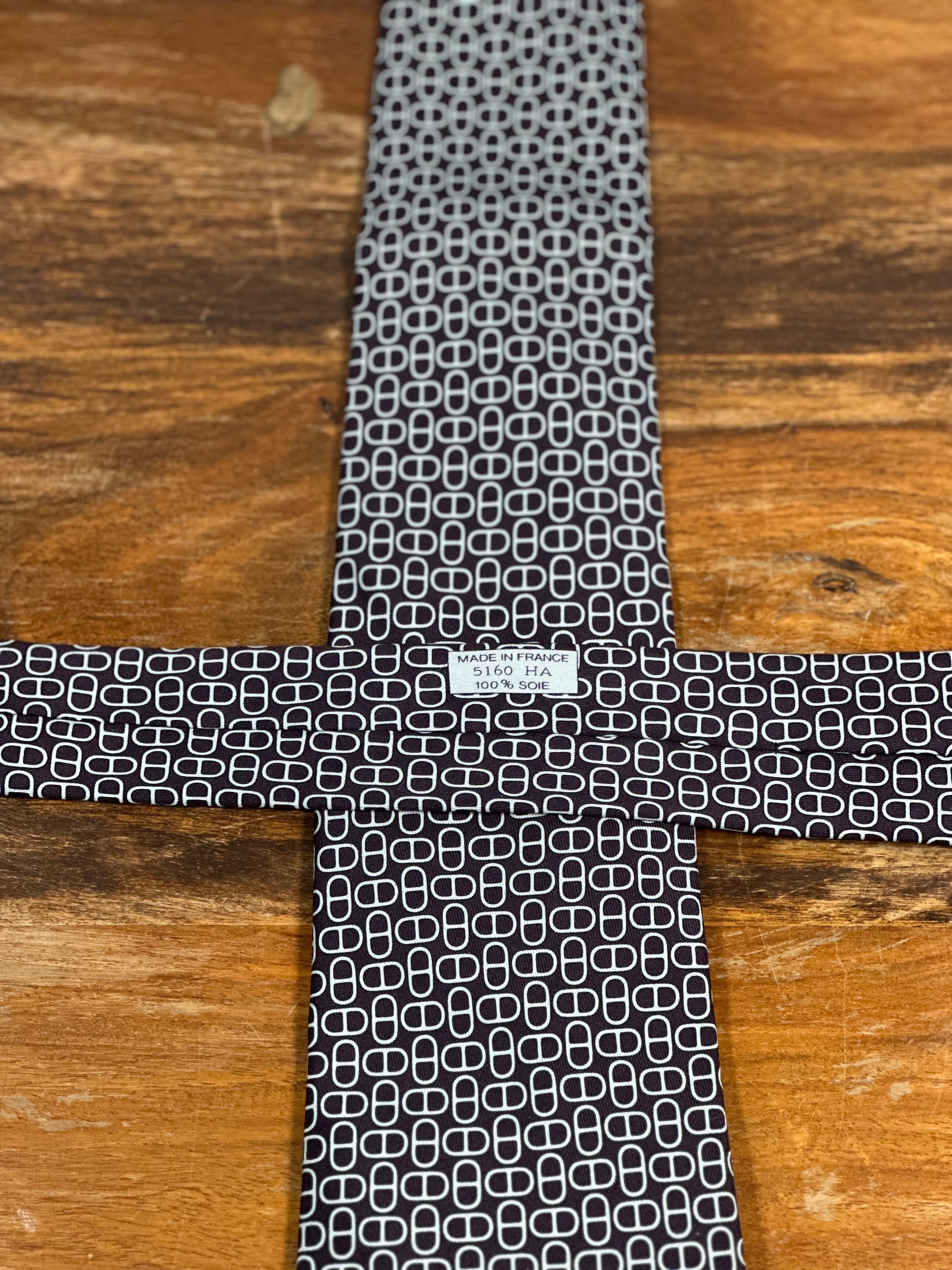 Corbata Hermés berenjena