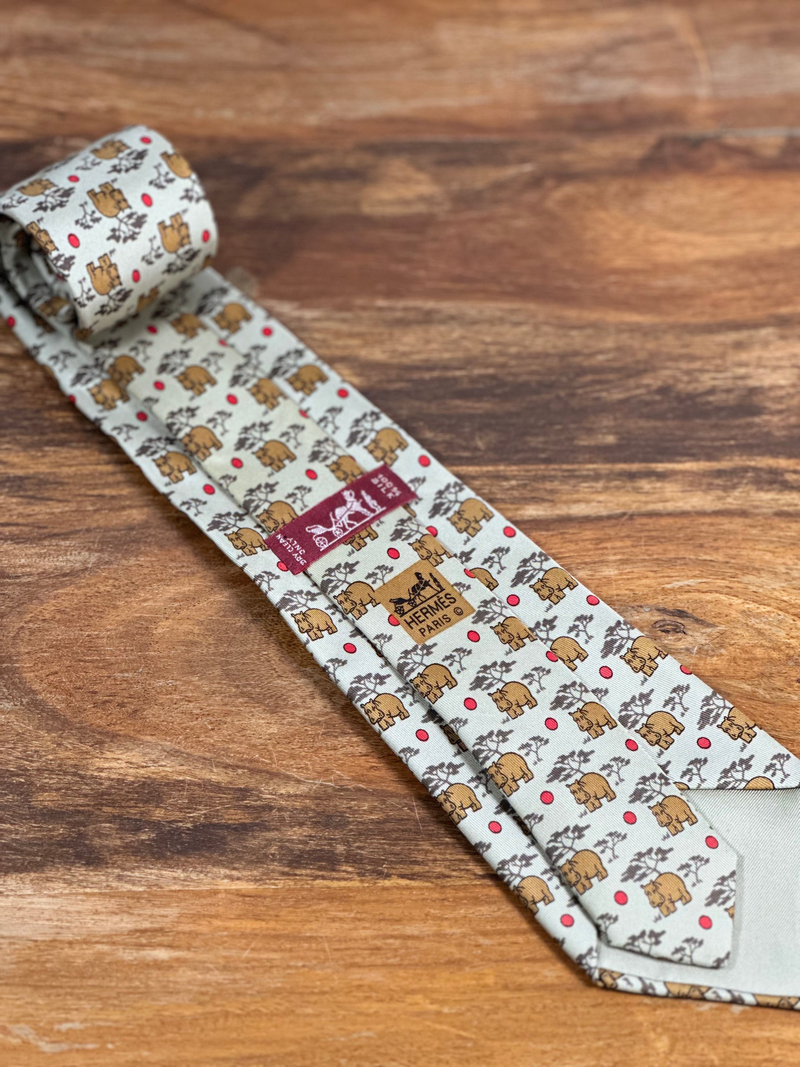 Corbata Hermés beige