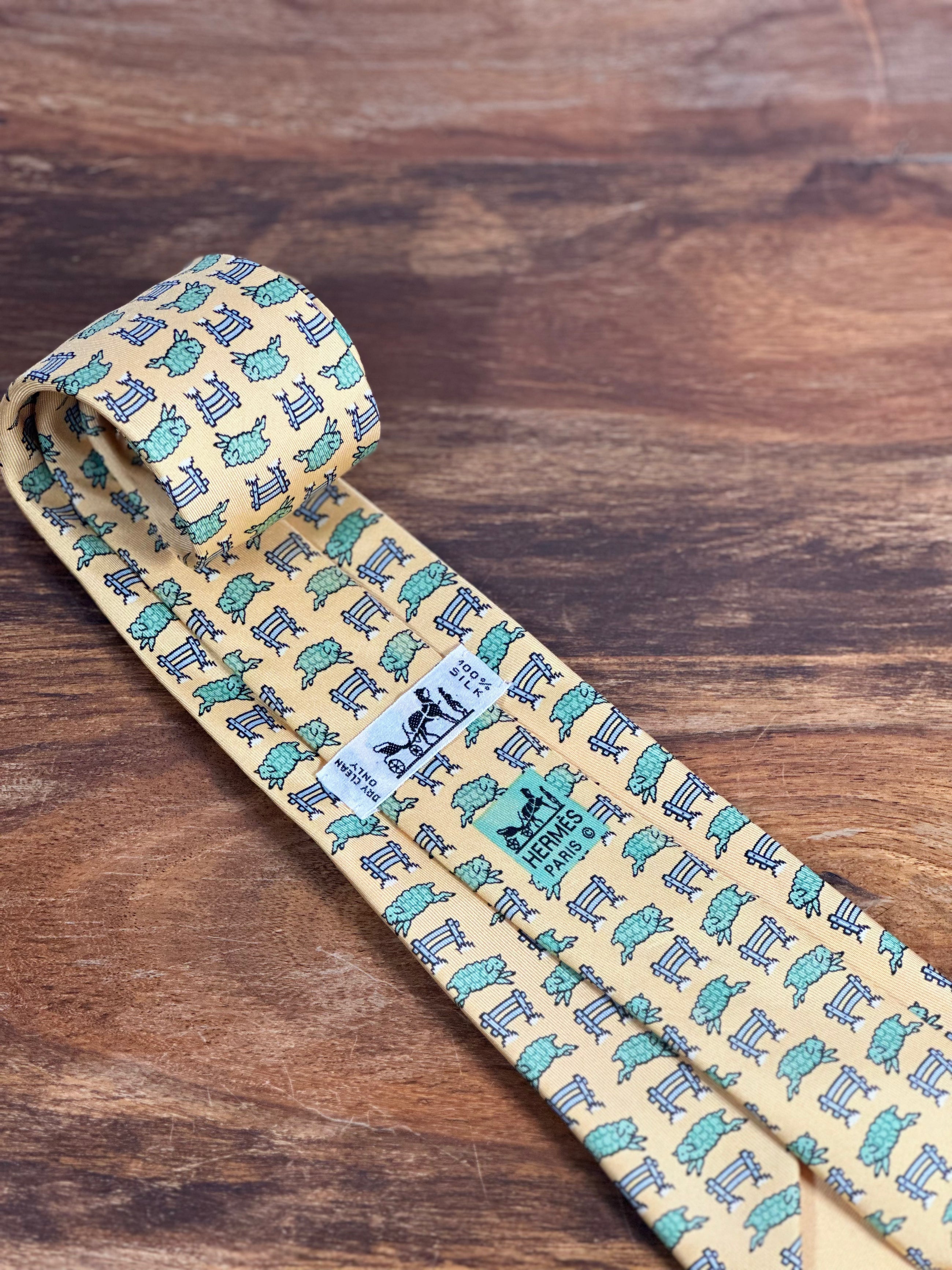 Corbata Hermés amarilla