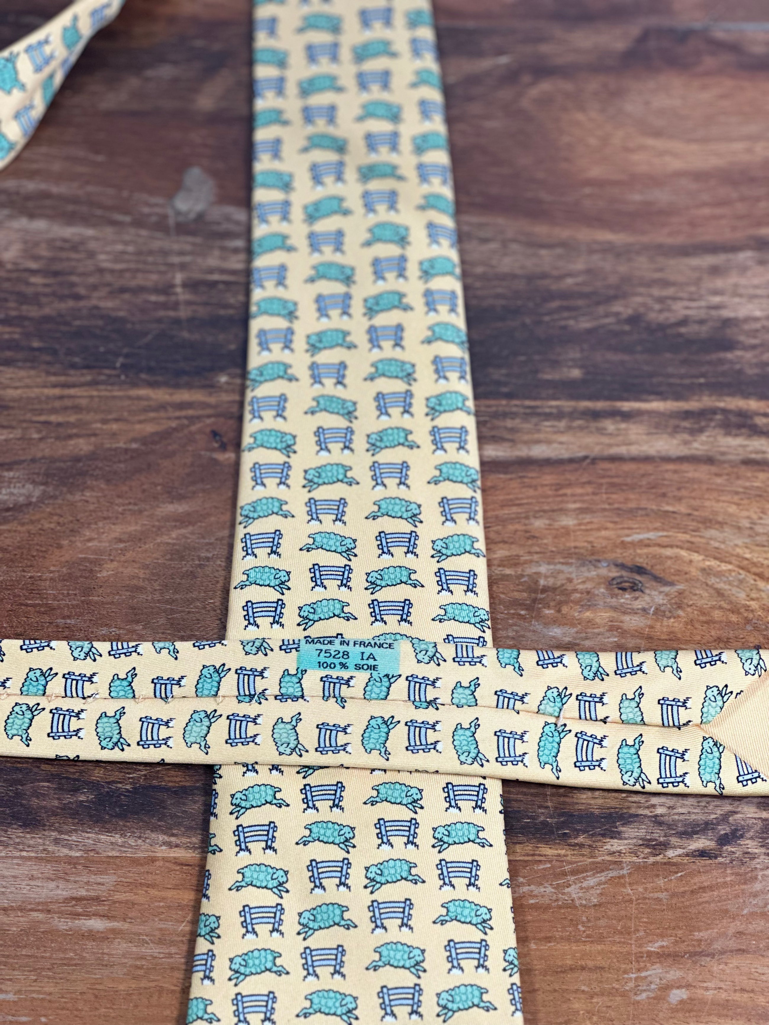 Corbata Hermés amarilla