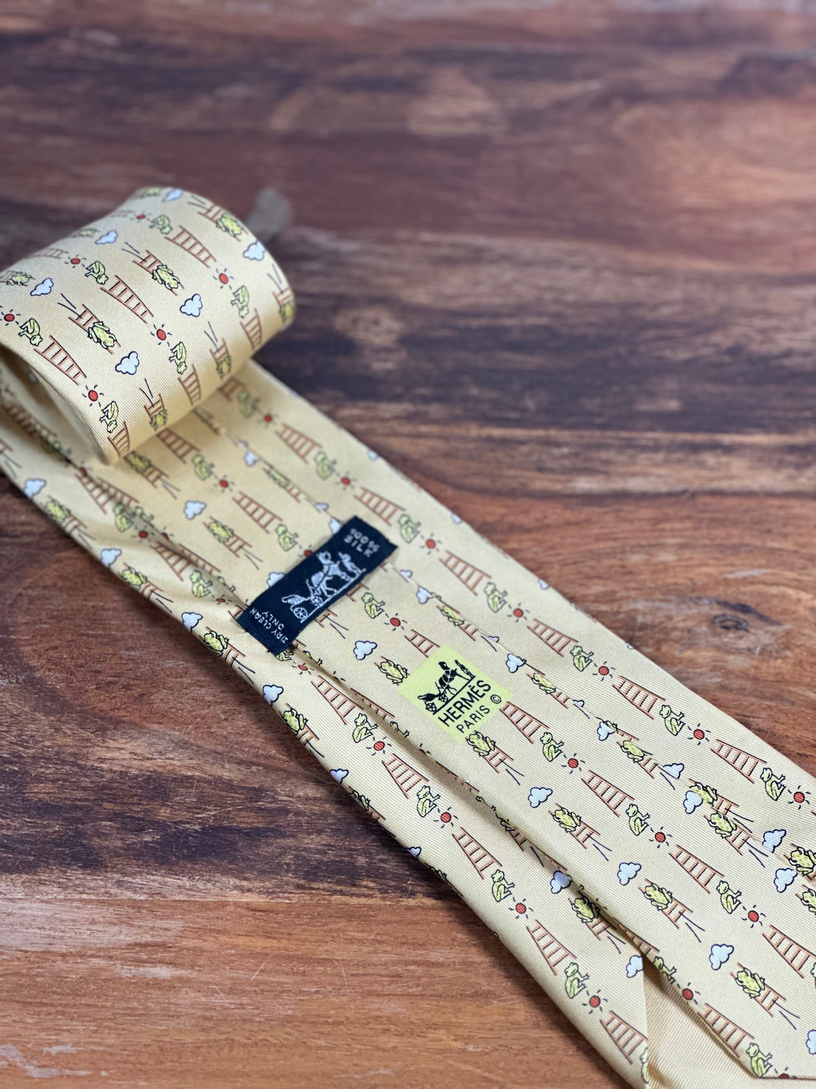 Corbata Hermés amarilla