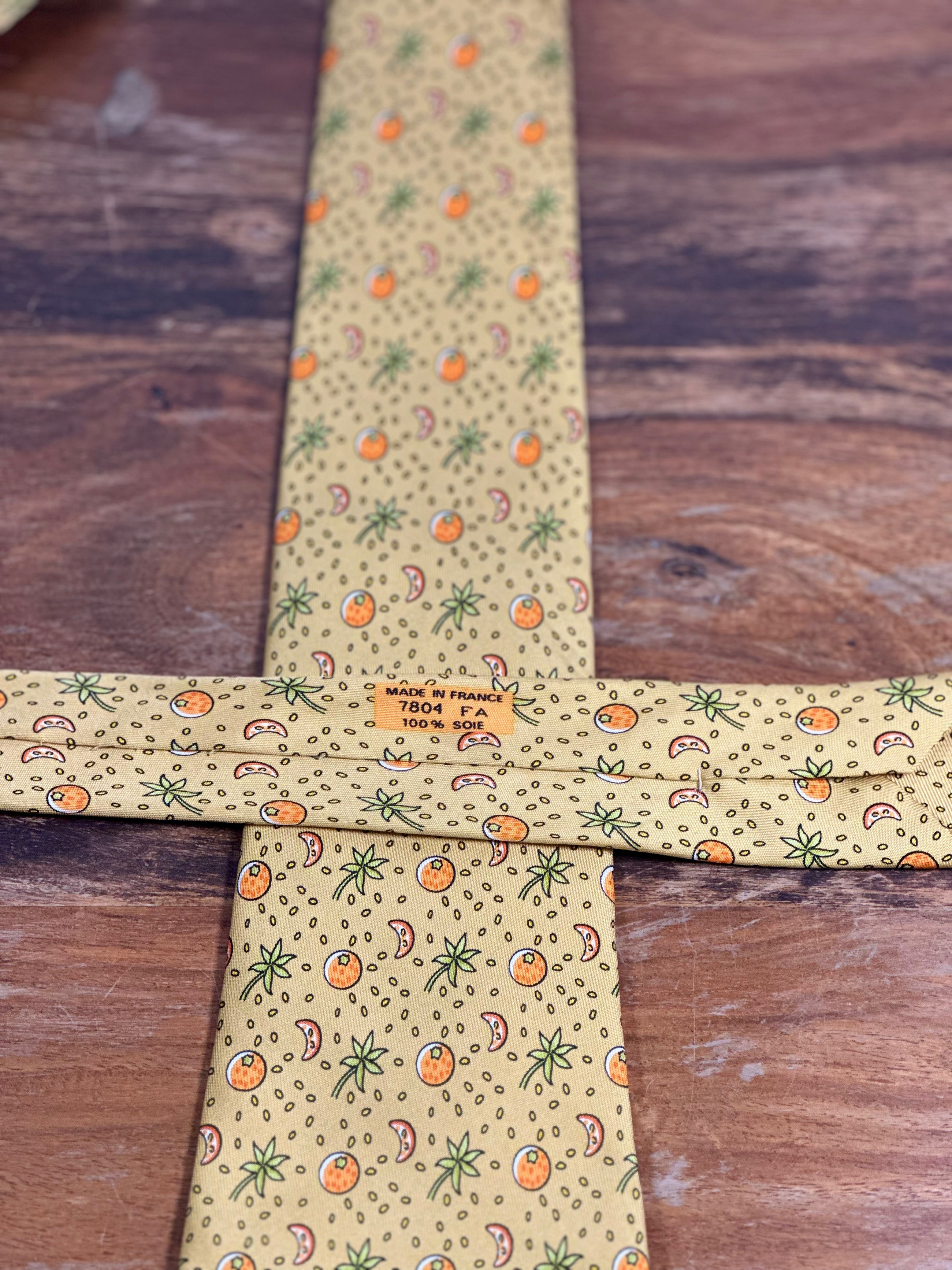 Corbata Hermés amarilla