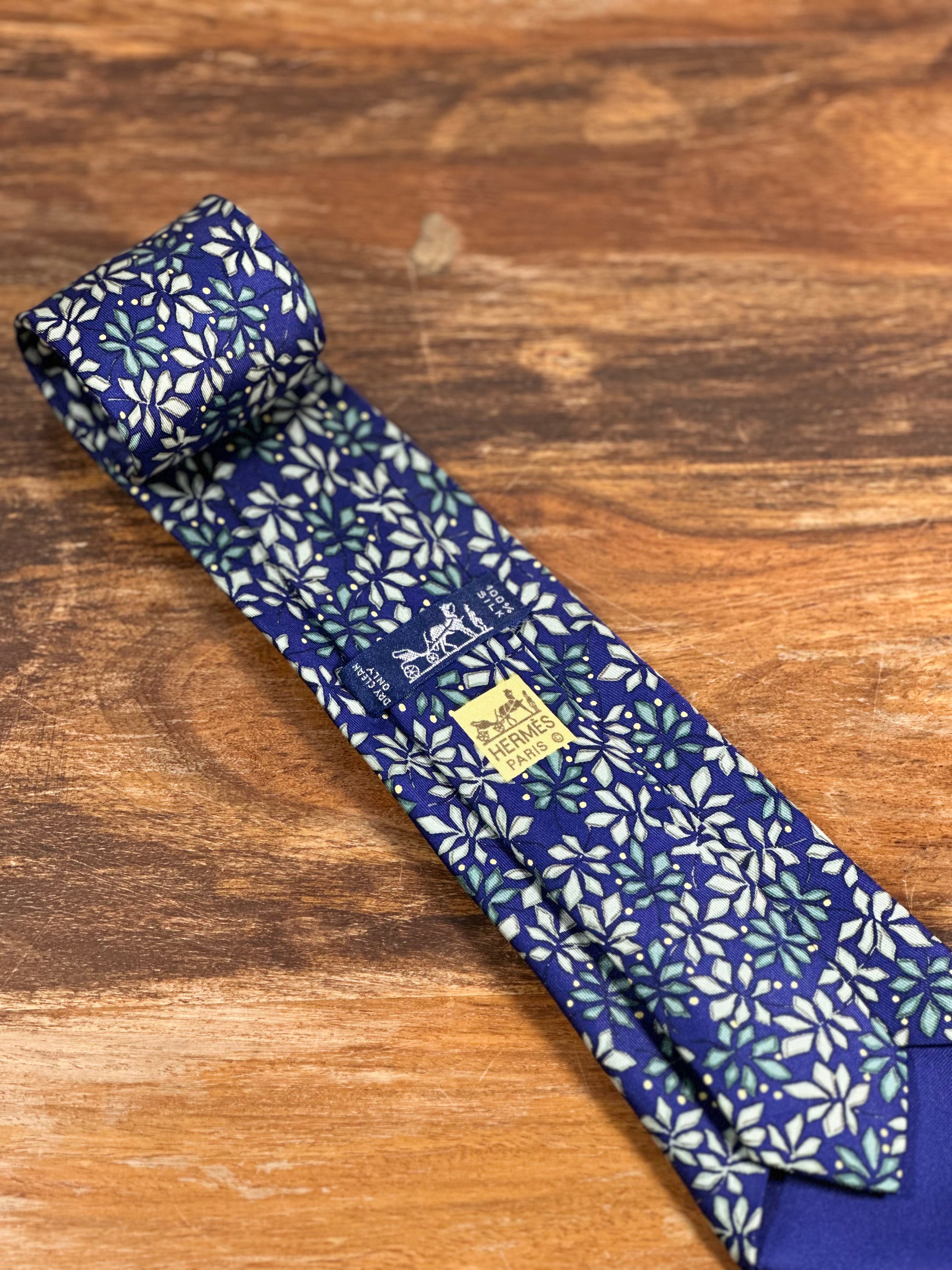 Corbata Hermés azul