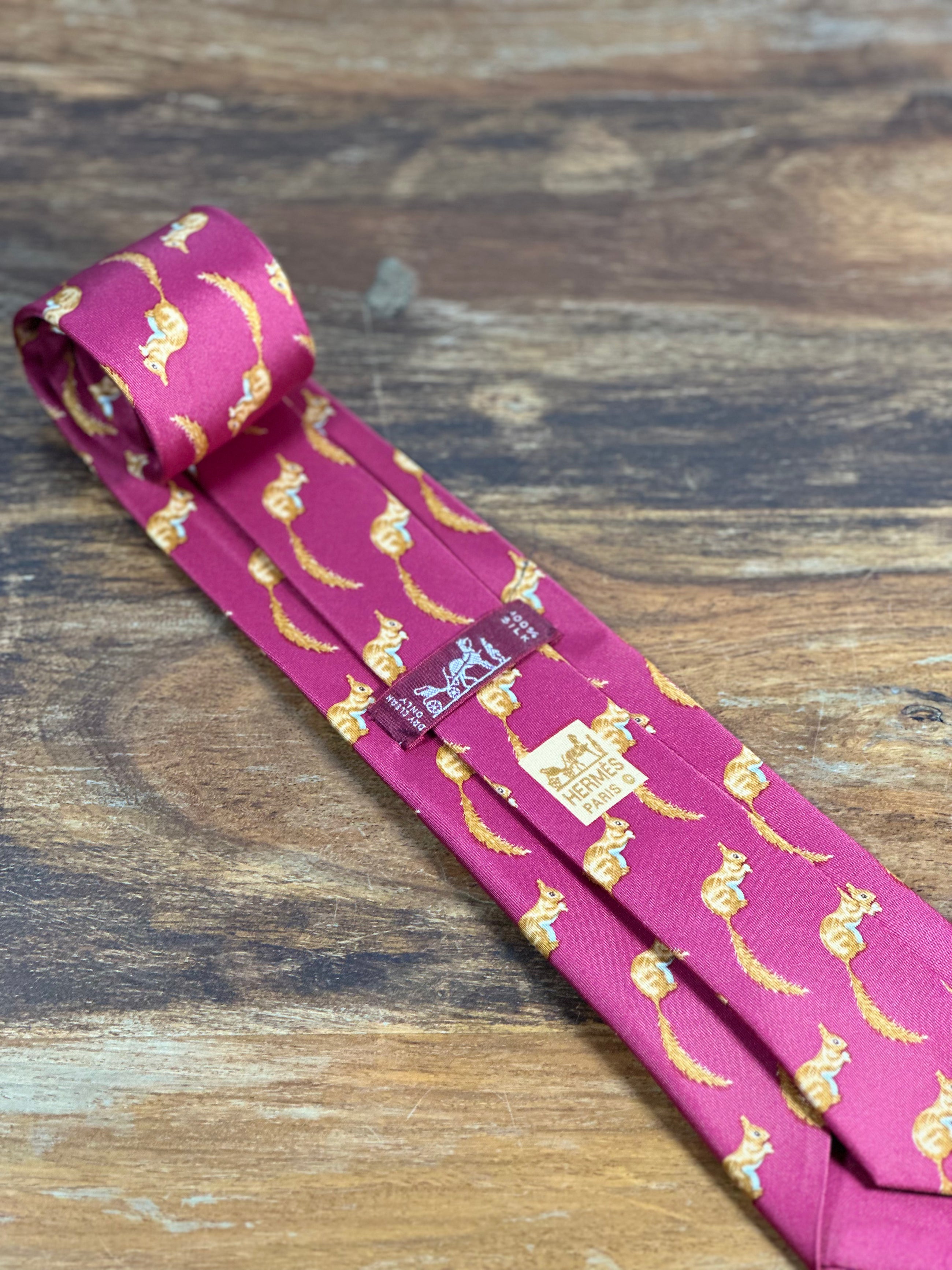 Corbata Hermés burdeos