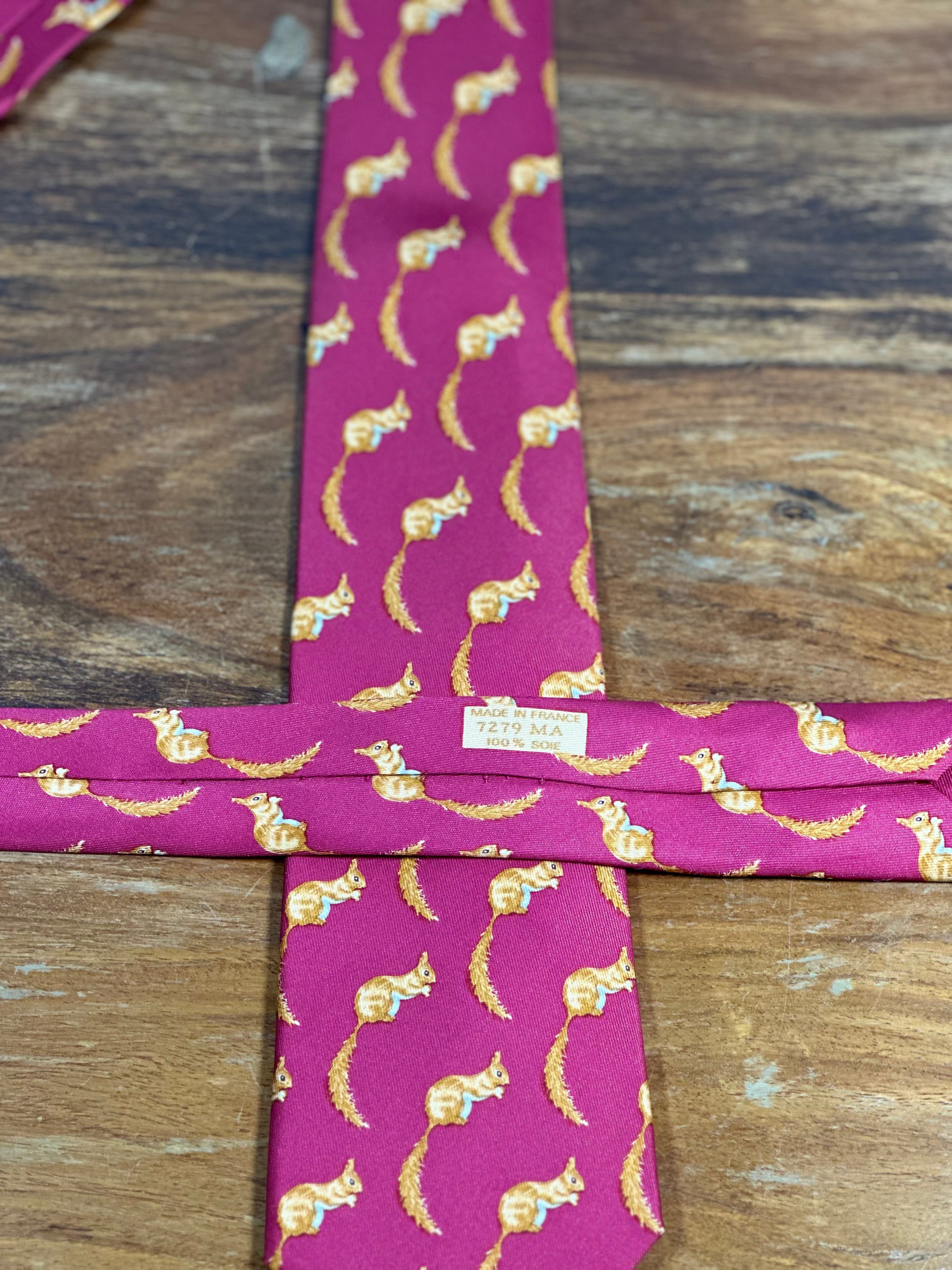 Corbata Hermés burdeos