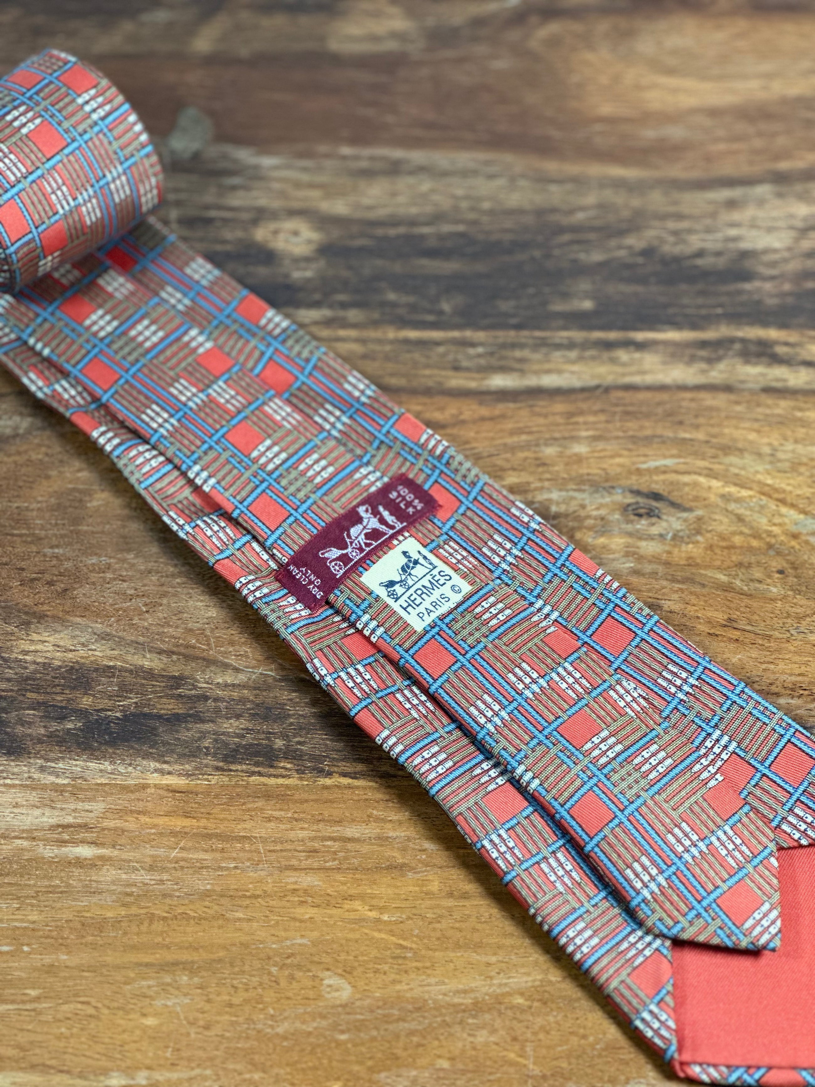 Corbata Hermés roja