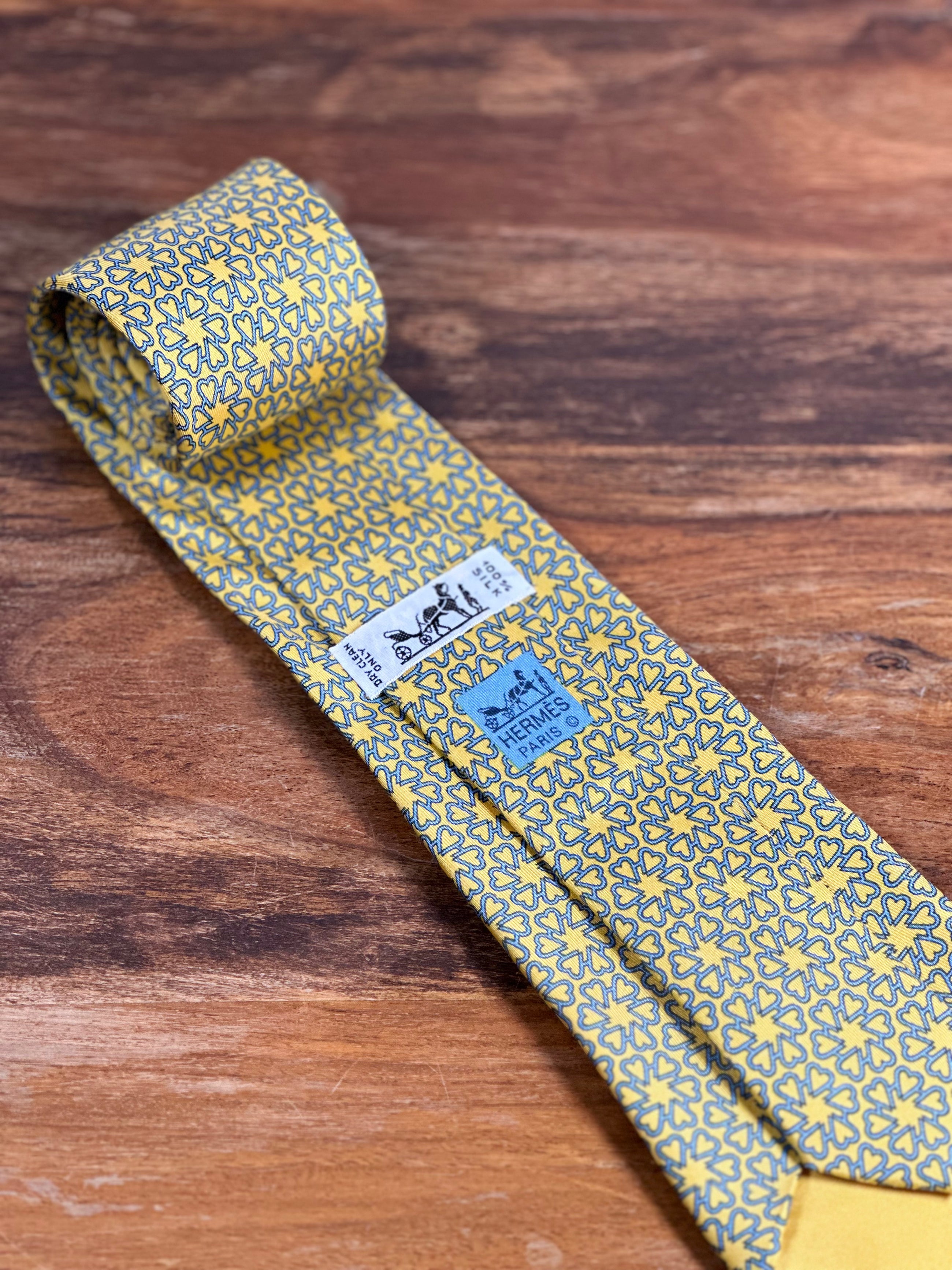 Corbata Hermés amarilla