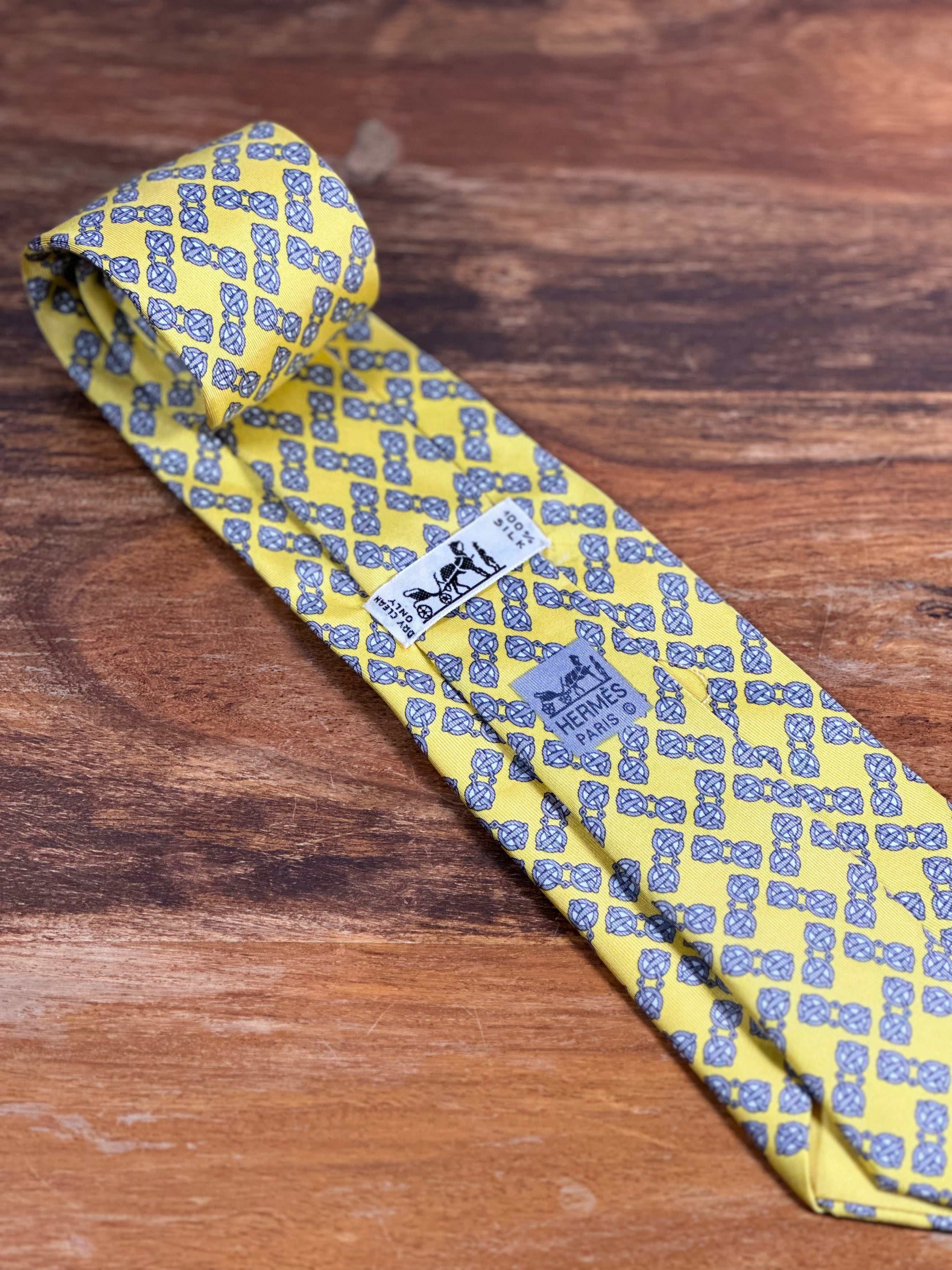 Corbata Hermés amarilla