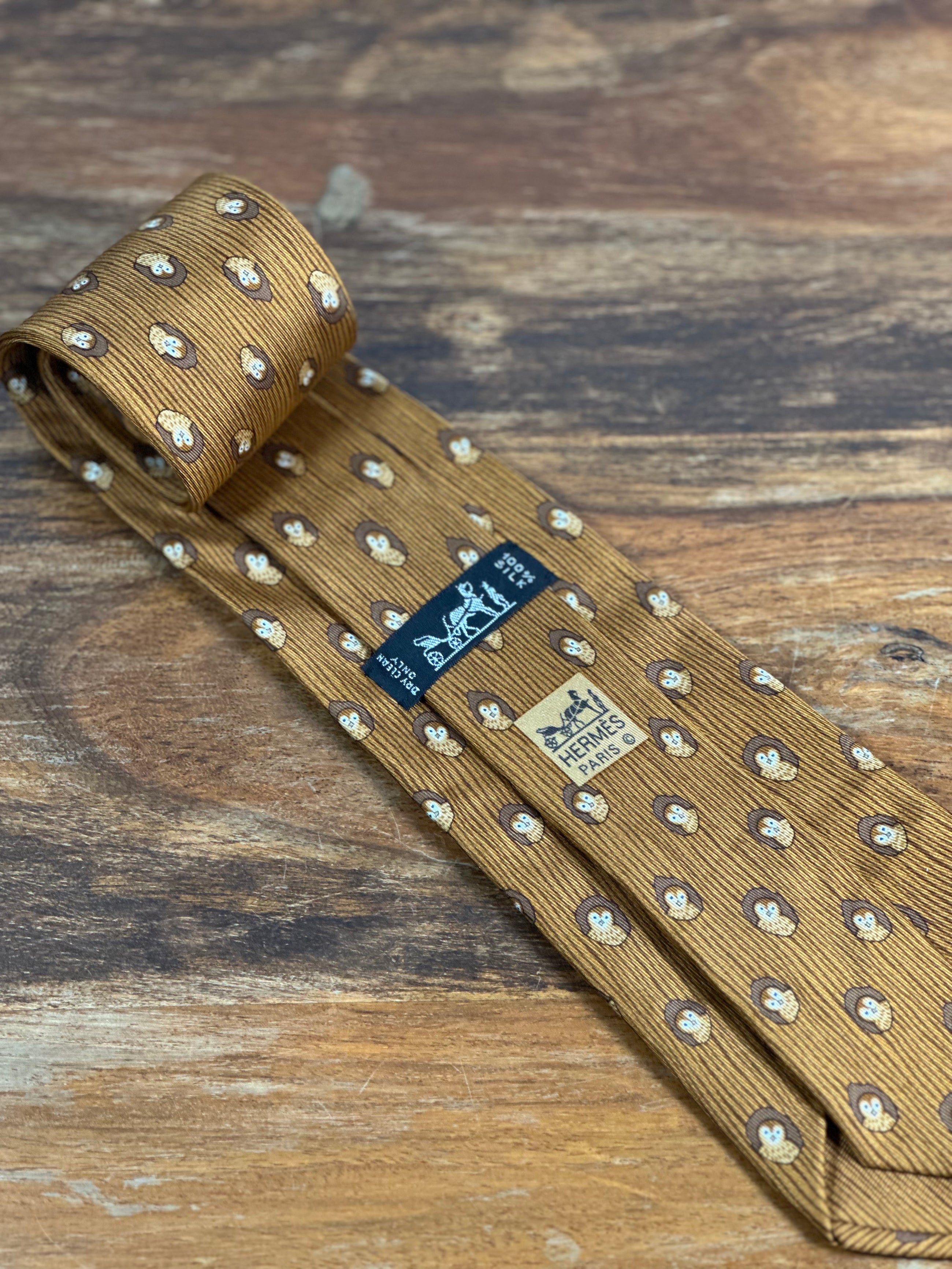 Corbata Hermés marrón