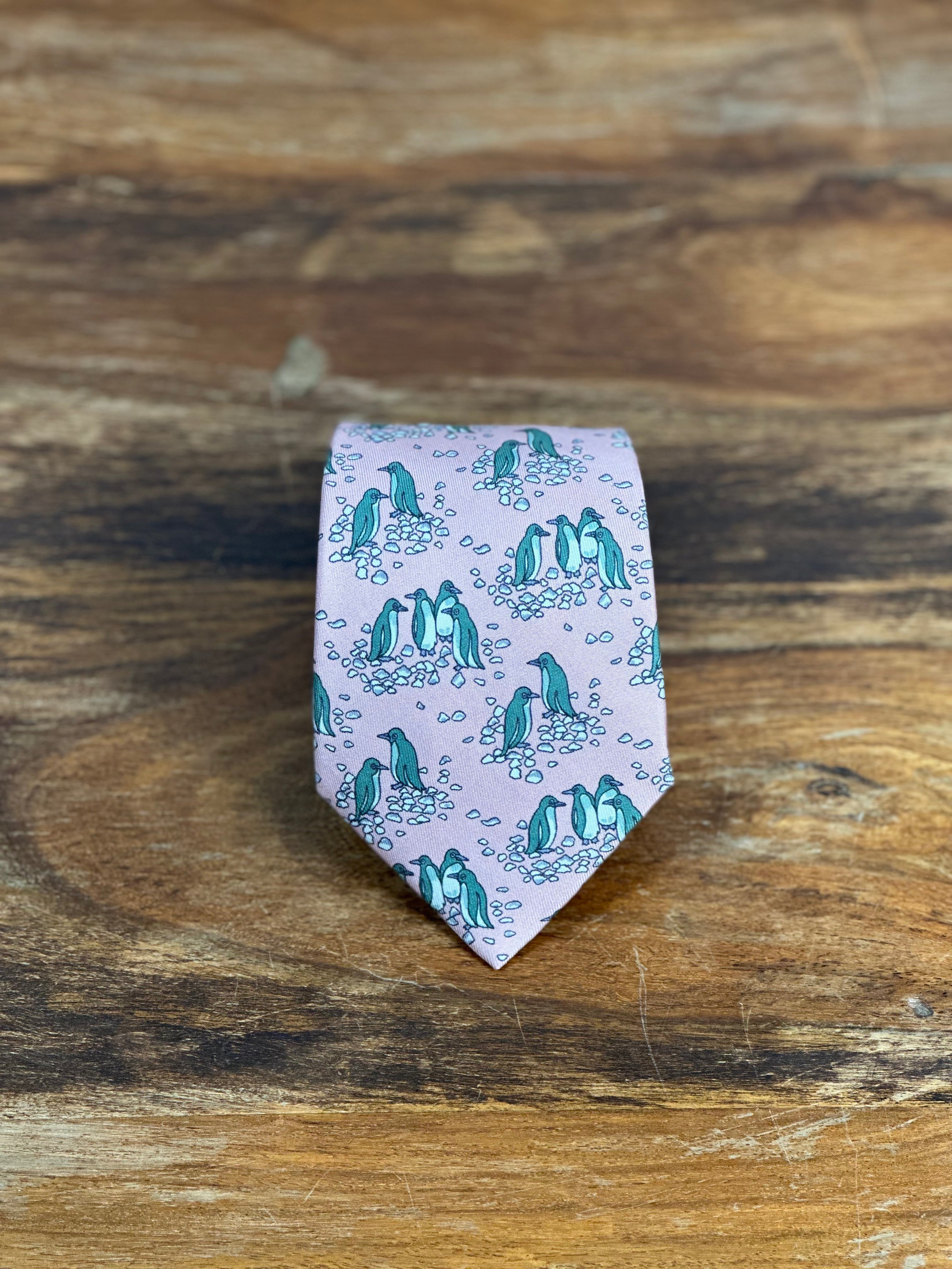 Corbata Hermés rosa