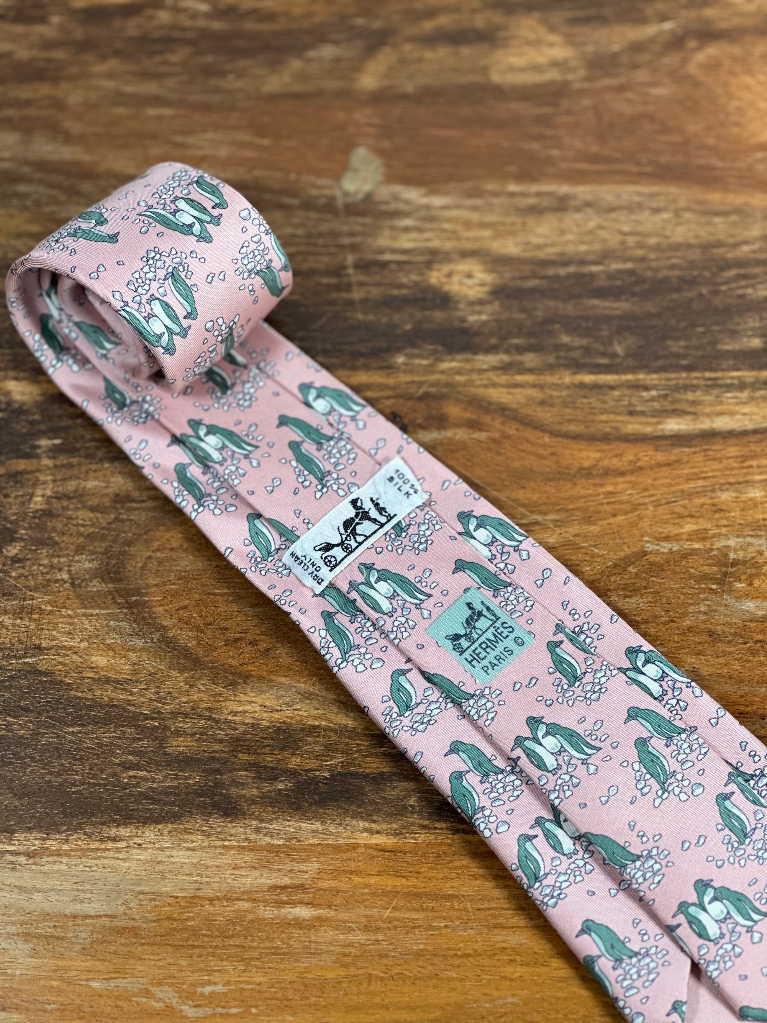 Corbata Hermés rosa