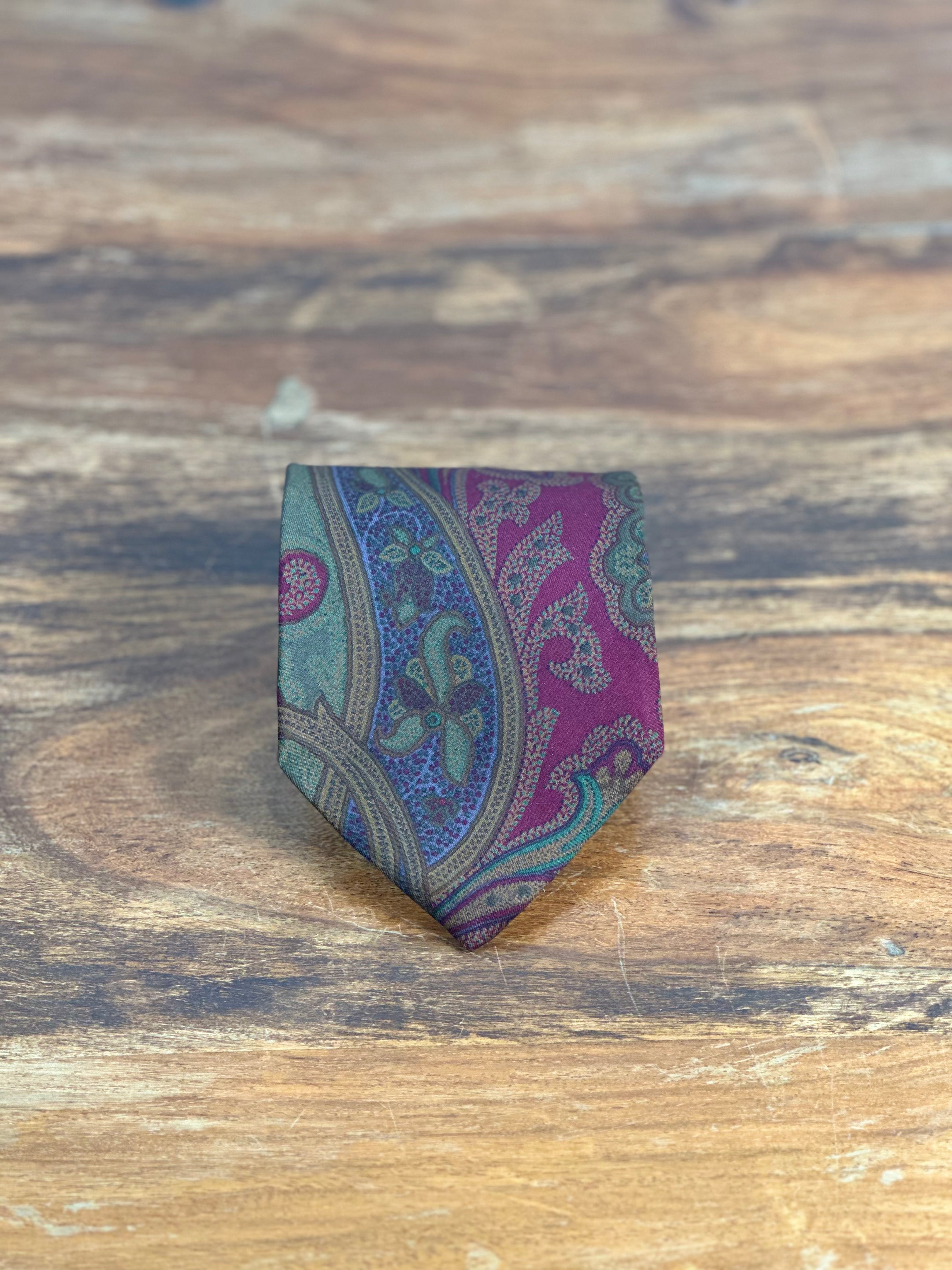 Corbata Givenchy burdeos