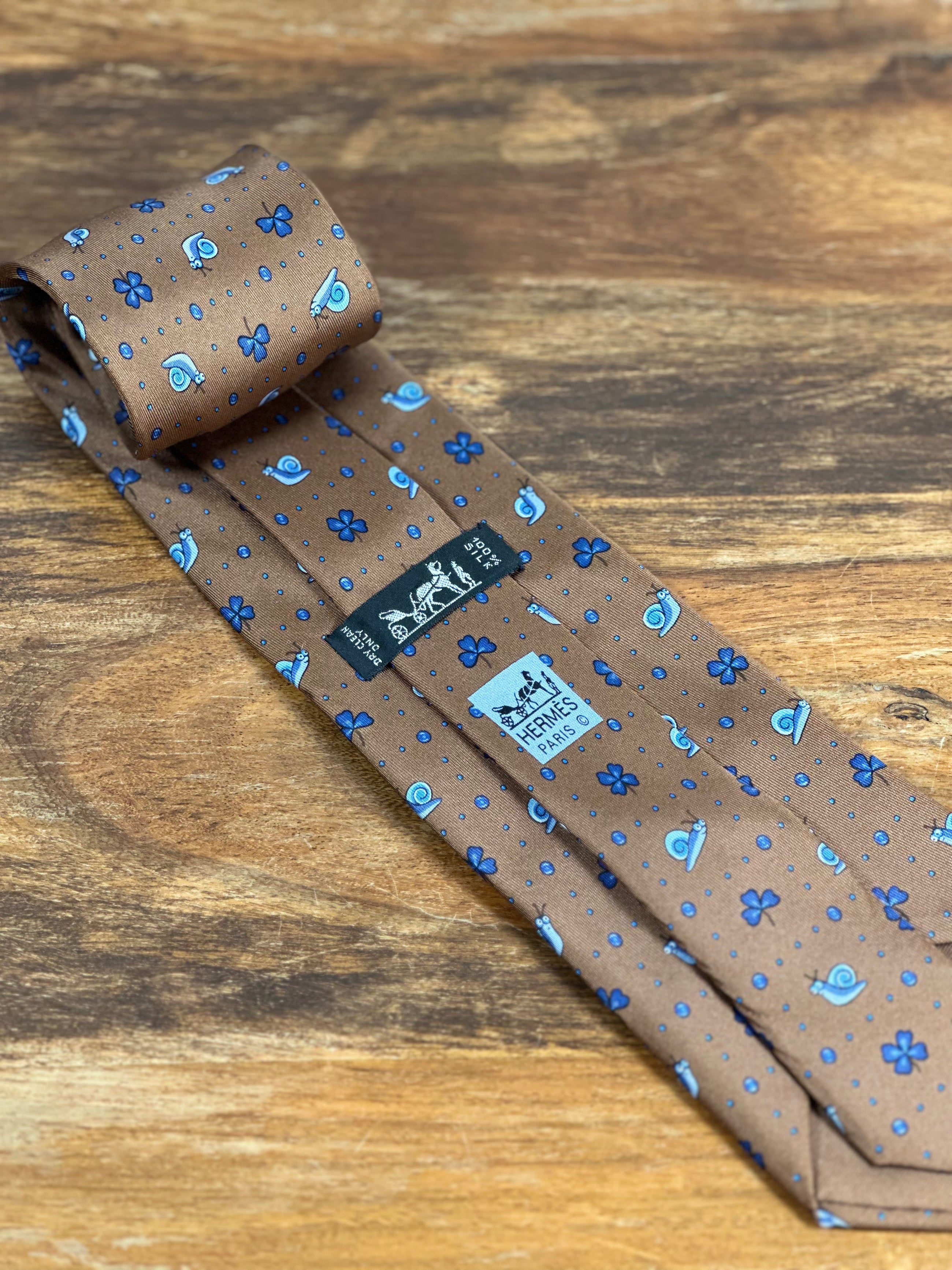 Corbata Hermés marrón