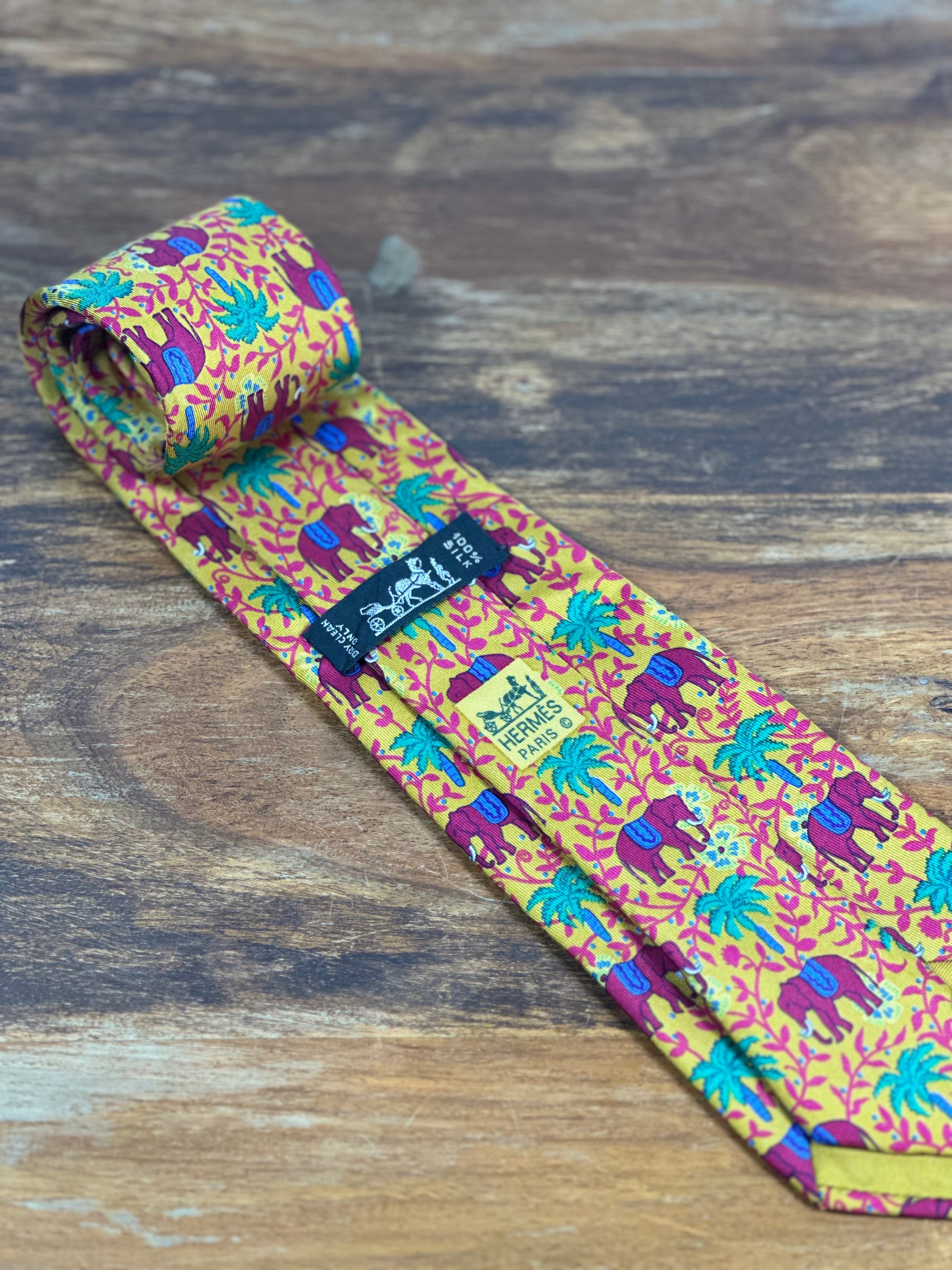 Corbata Hermés amarilla