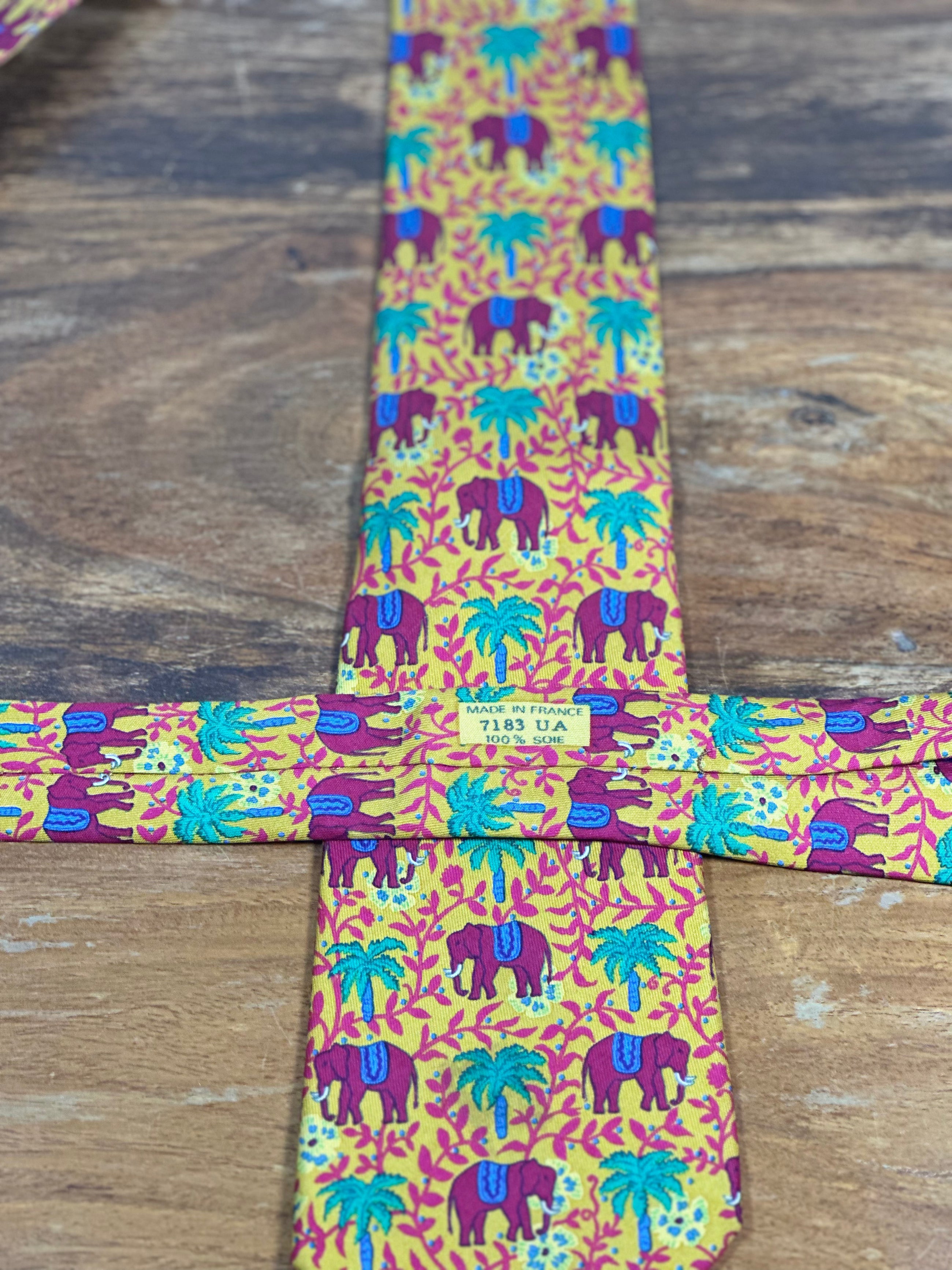 Corbata Hermés amarilla