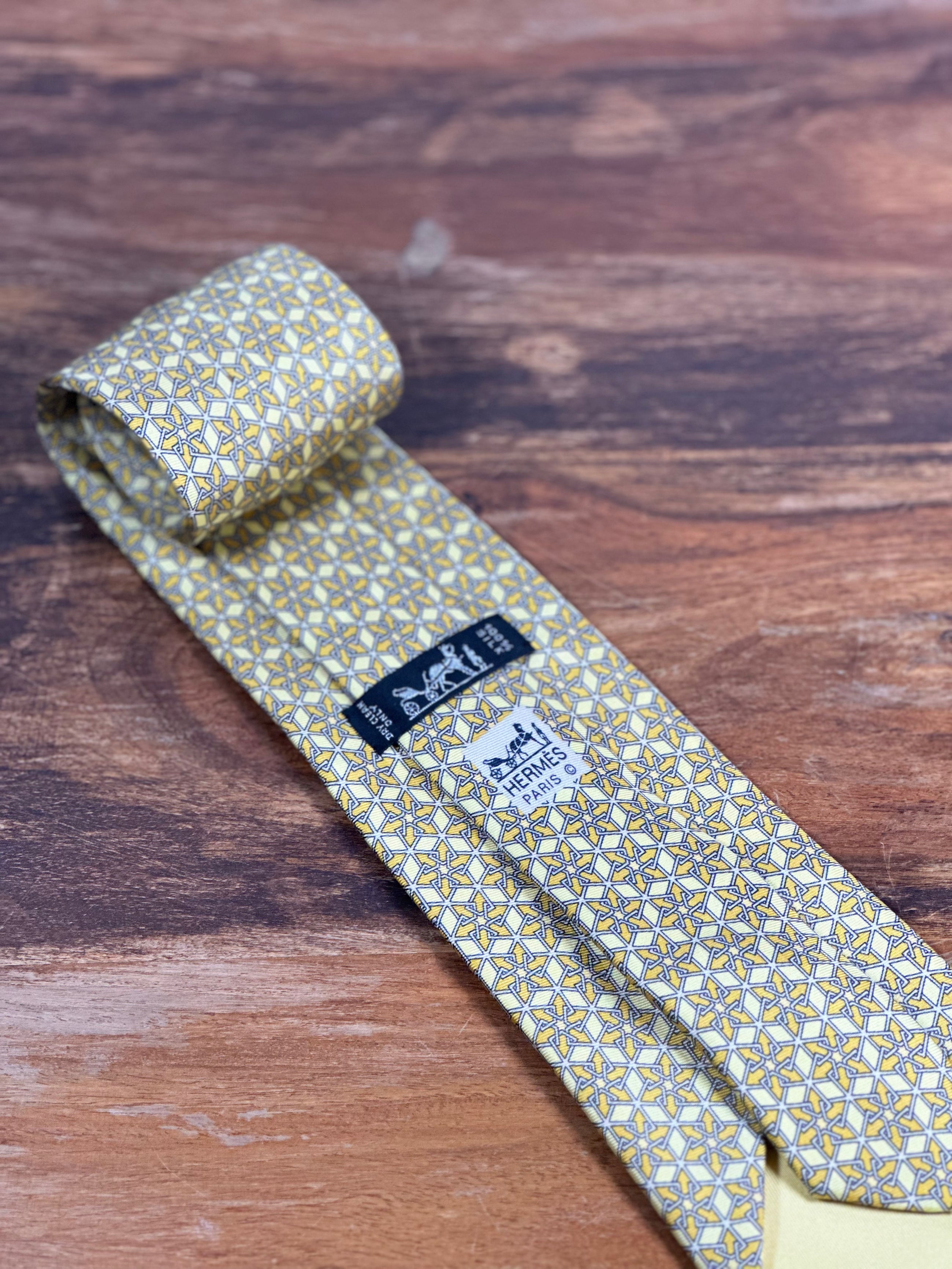 Corbata Hermés amarilla