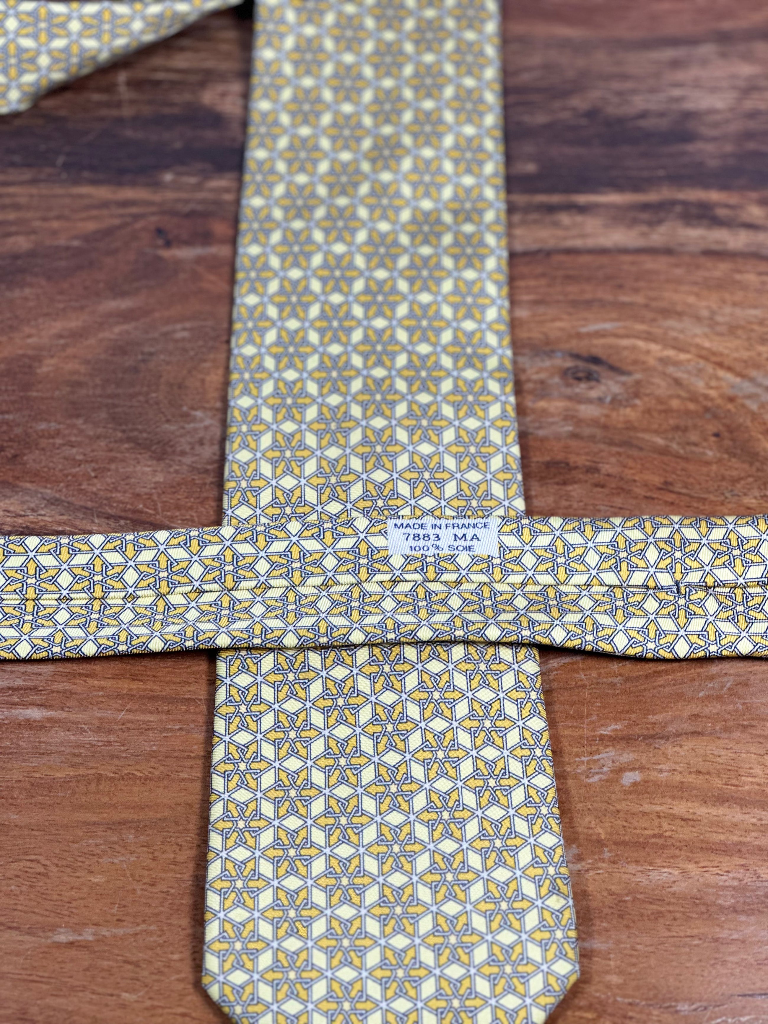 Corbata Hermés amarilla