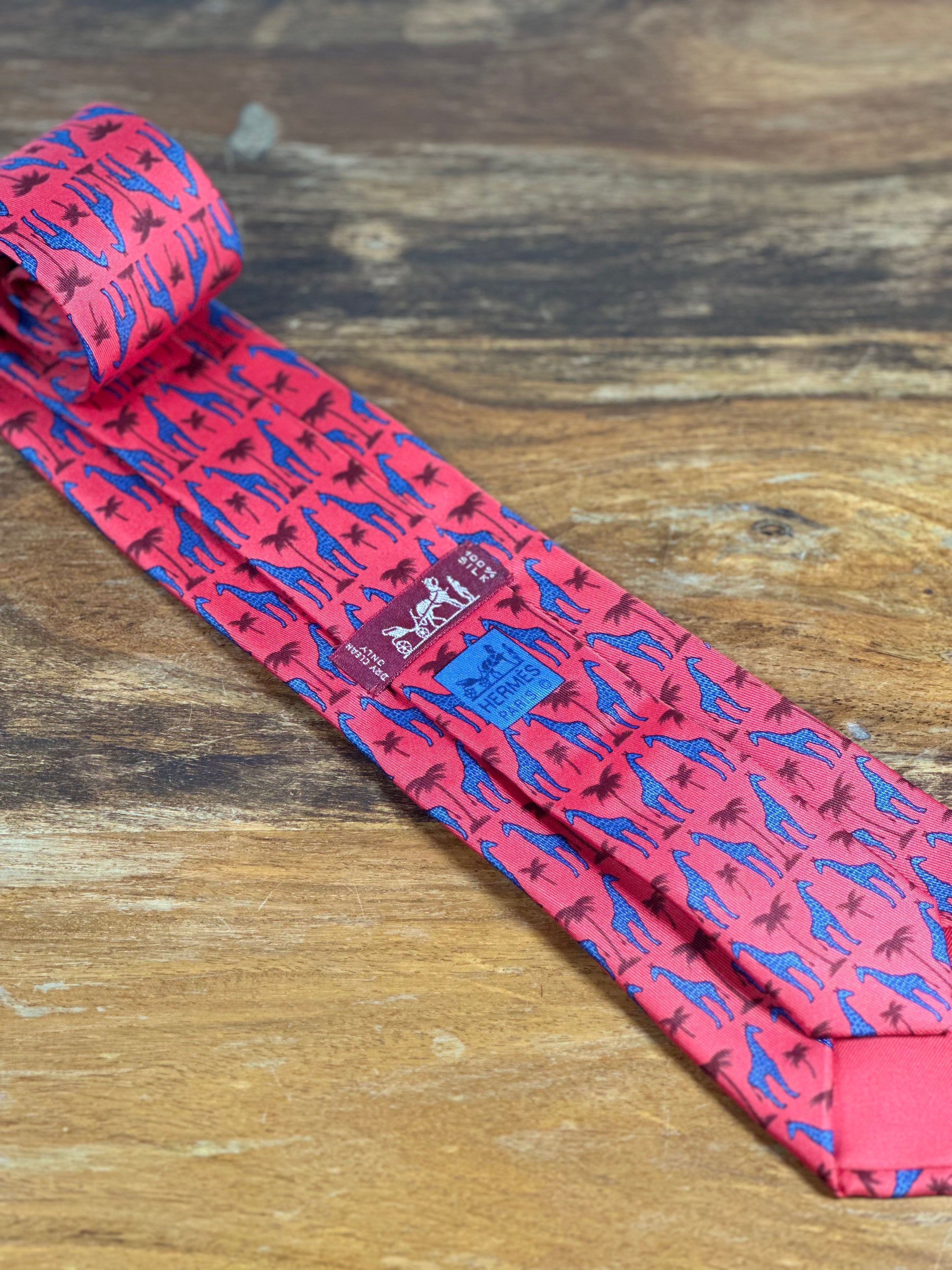 Corbata Hermés roja