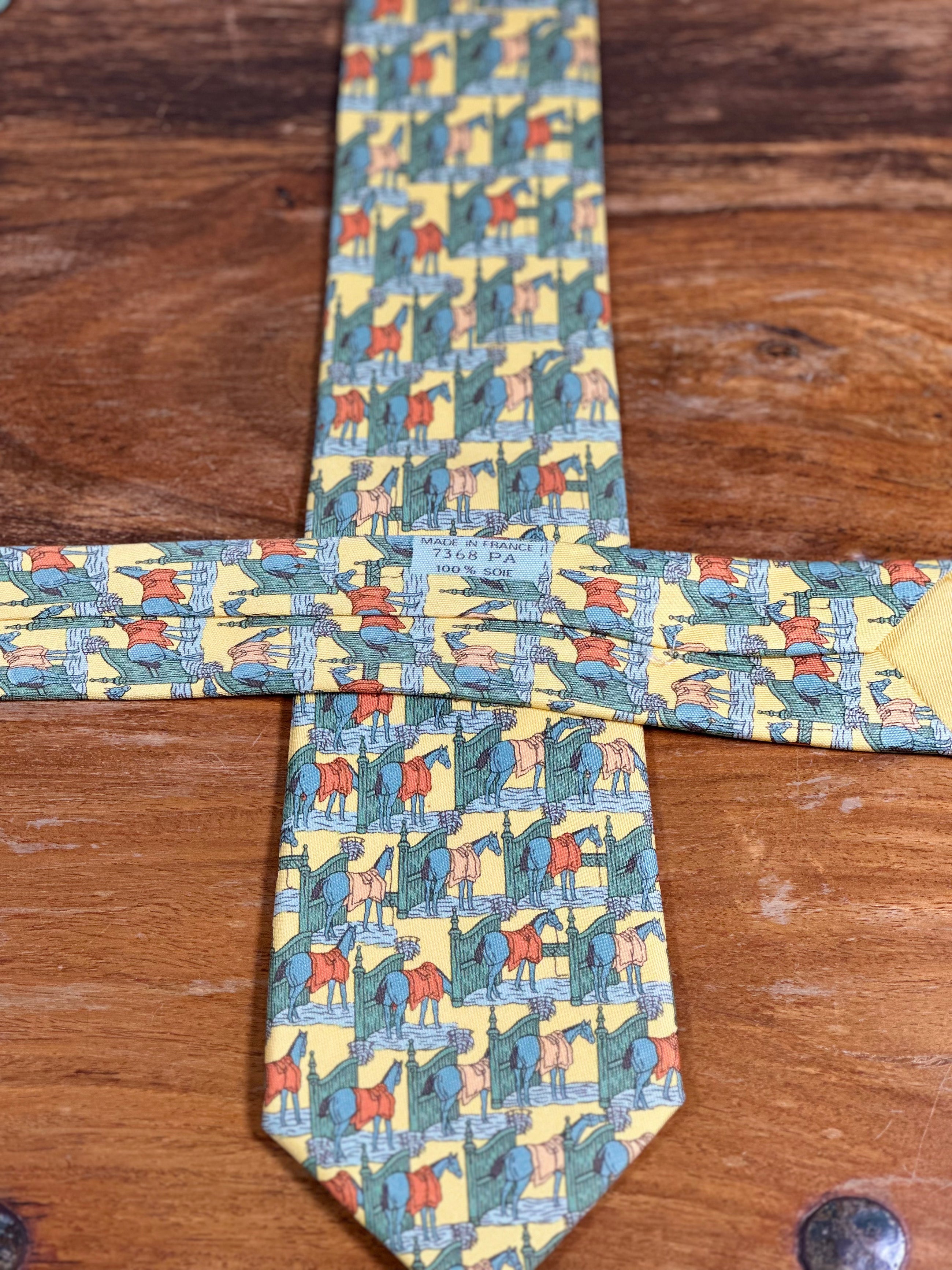 Corbata Hermés amarilla