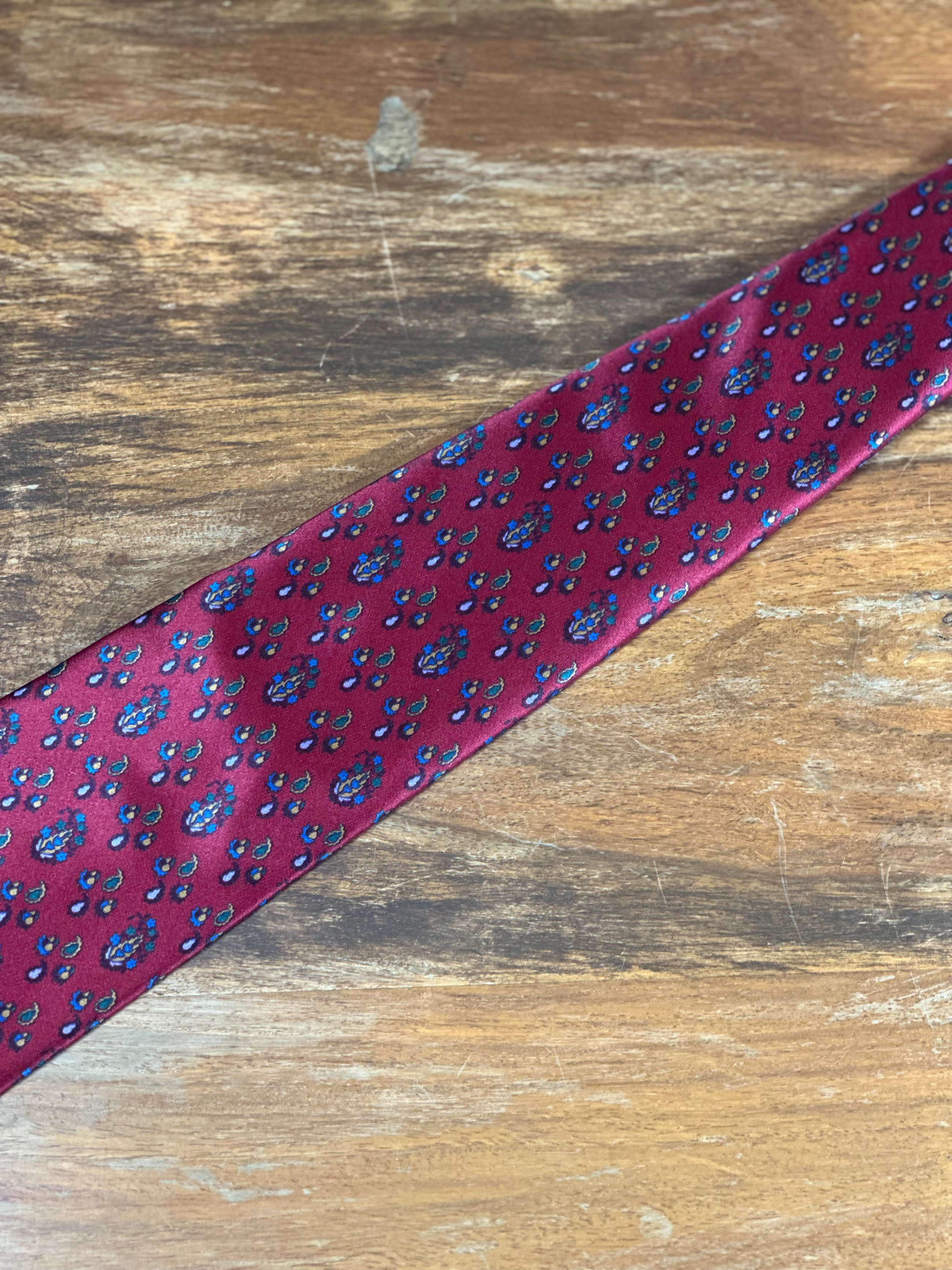 Corbata Yves Saint Laurent burdeos