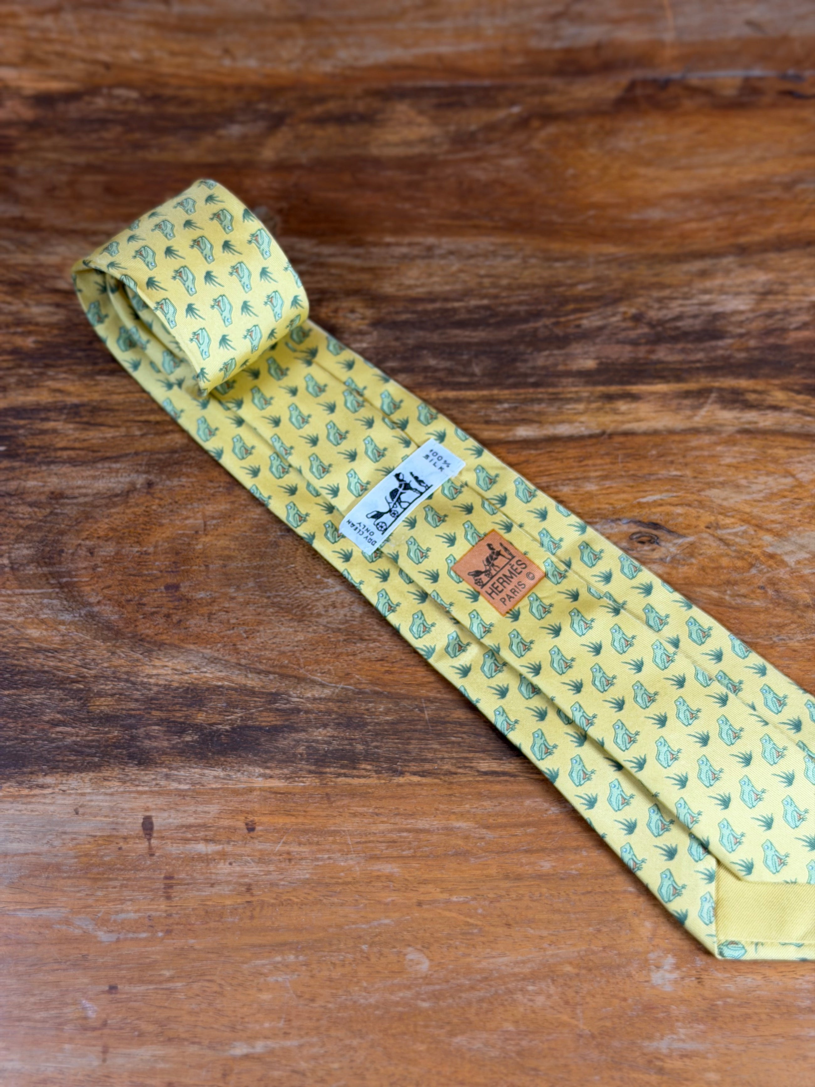 Corbata Hermés amarilla