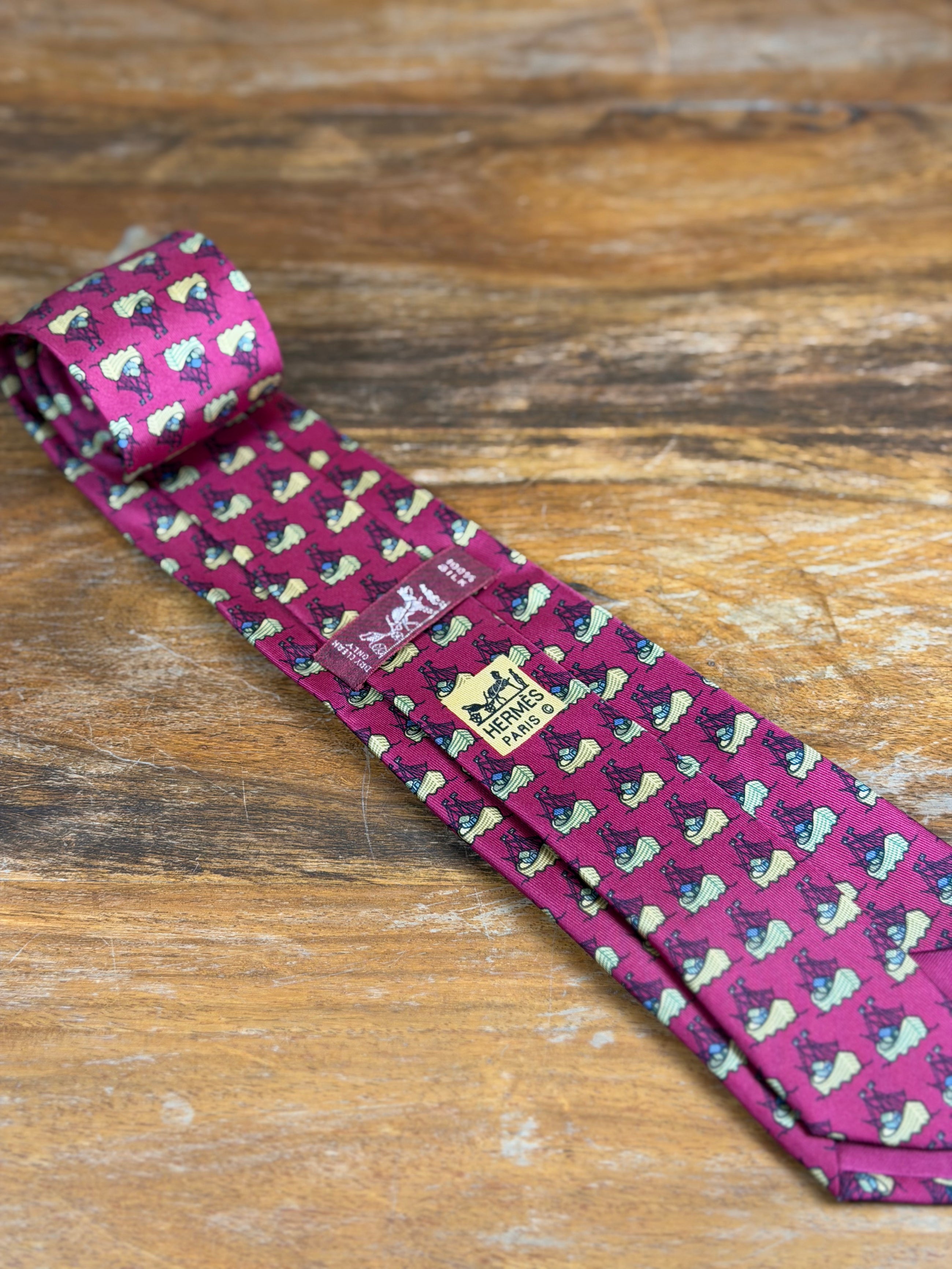 Corbata Hermés burdeos