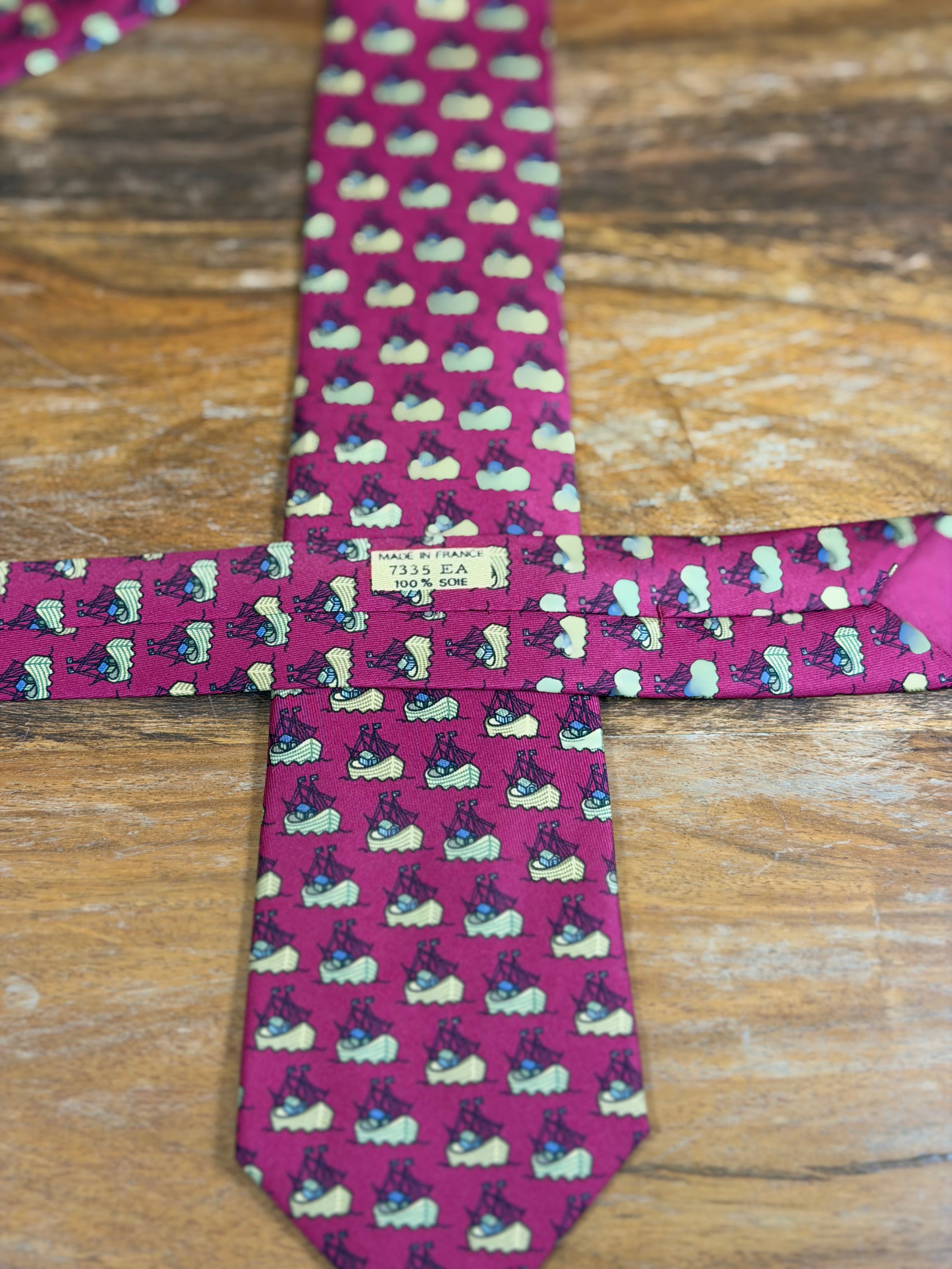 Corbata Hermés burdeos