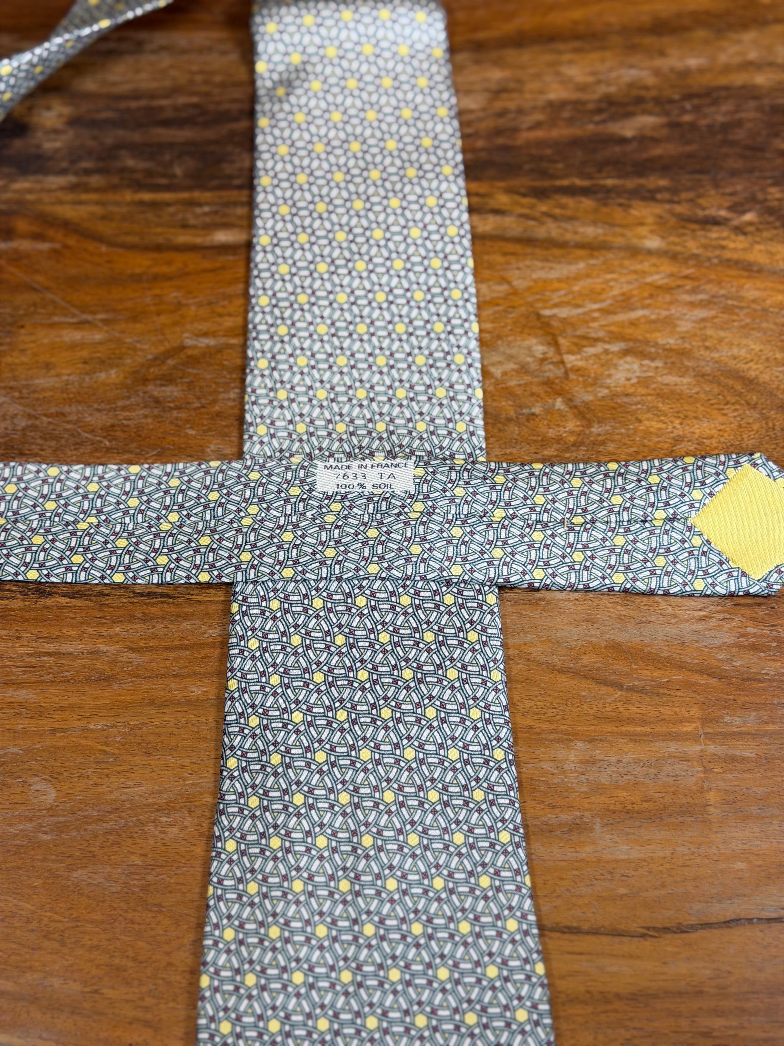 Corbata Hermés amarilla