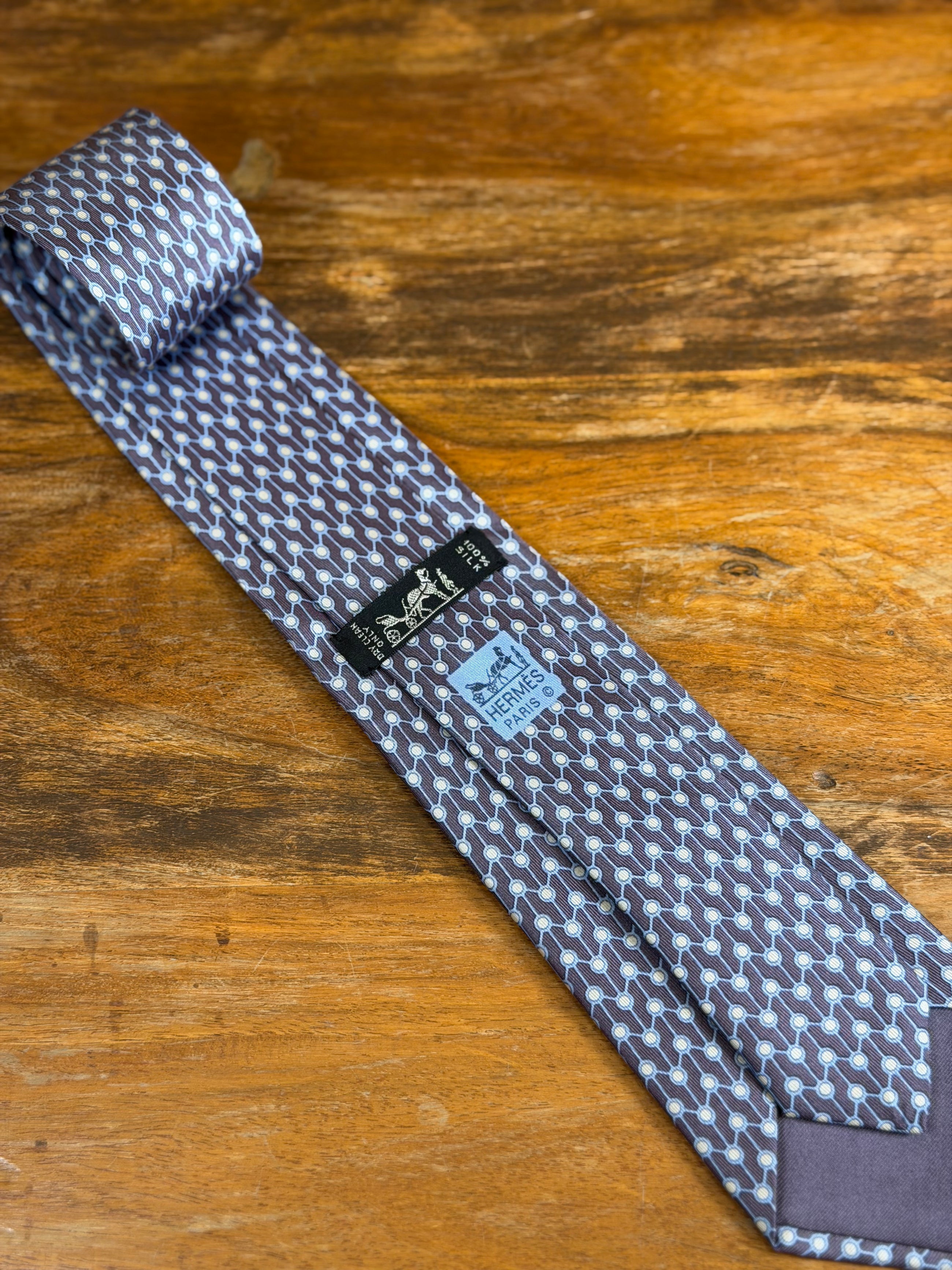 Corbata Hermés morada