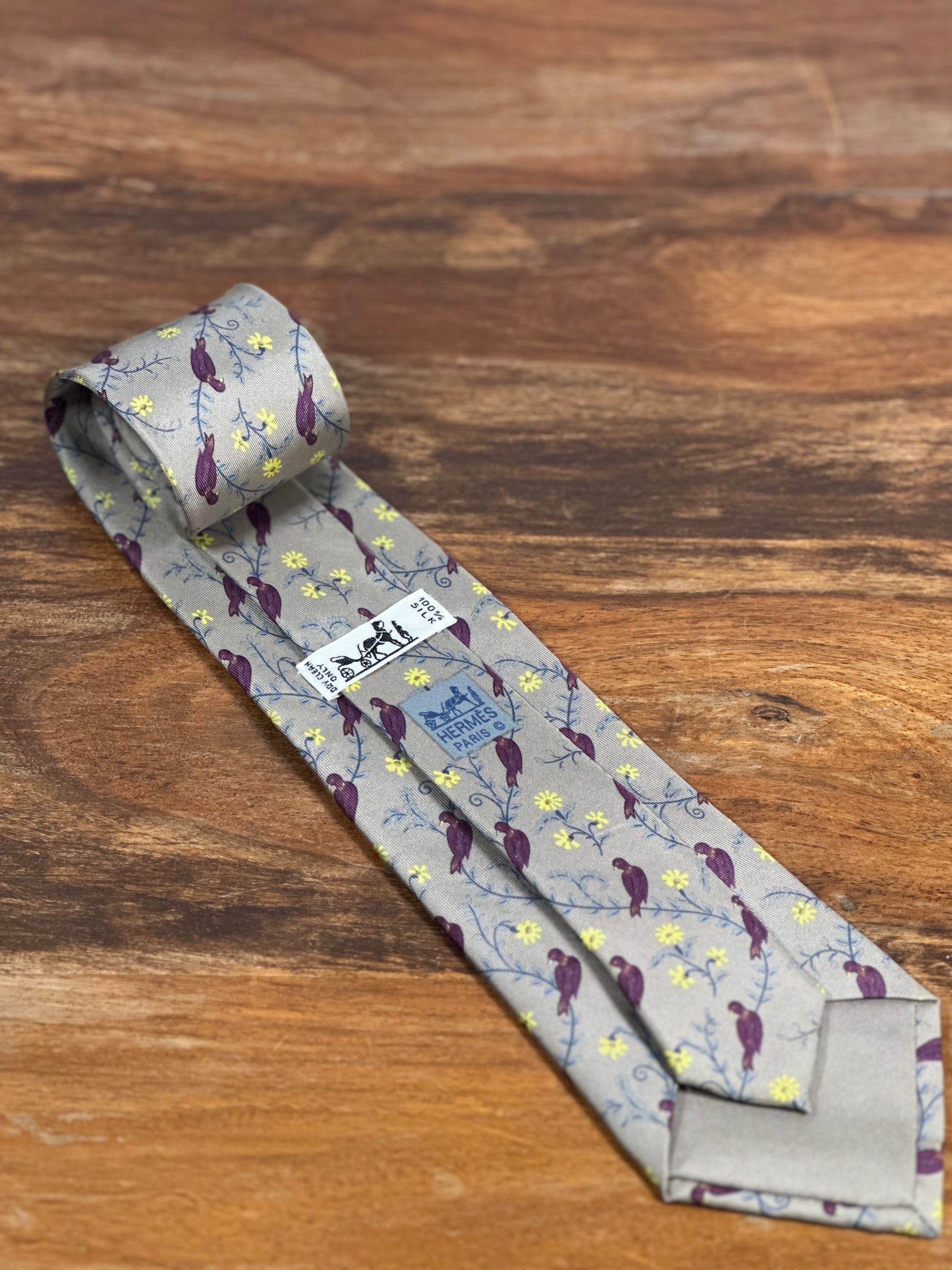 Corbata Hermés gris