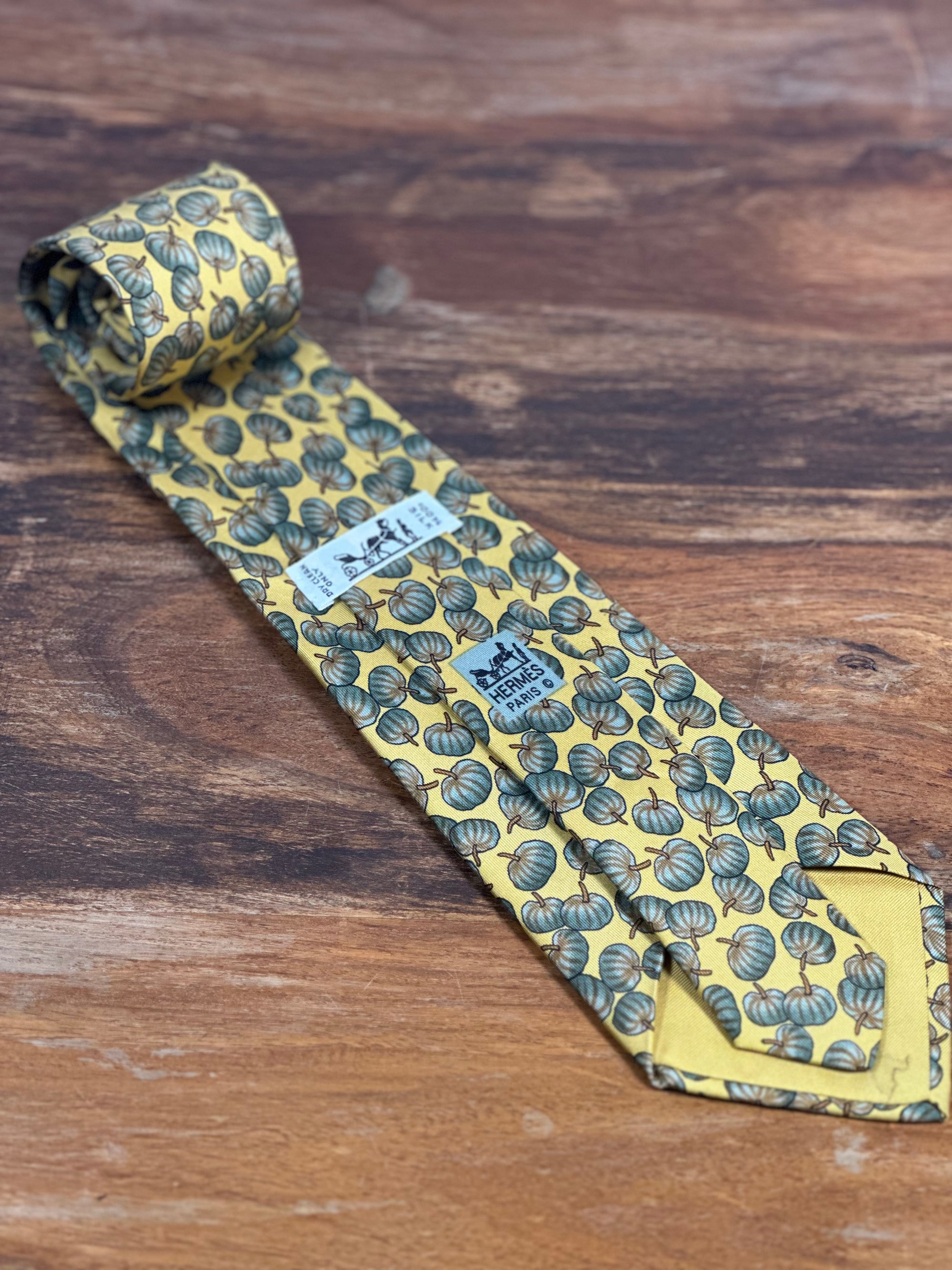 Corbata Hermés amarilla