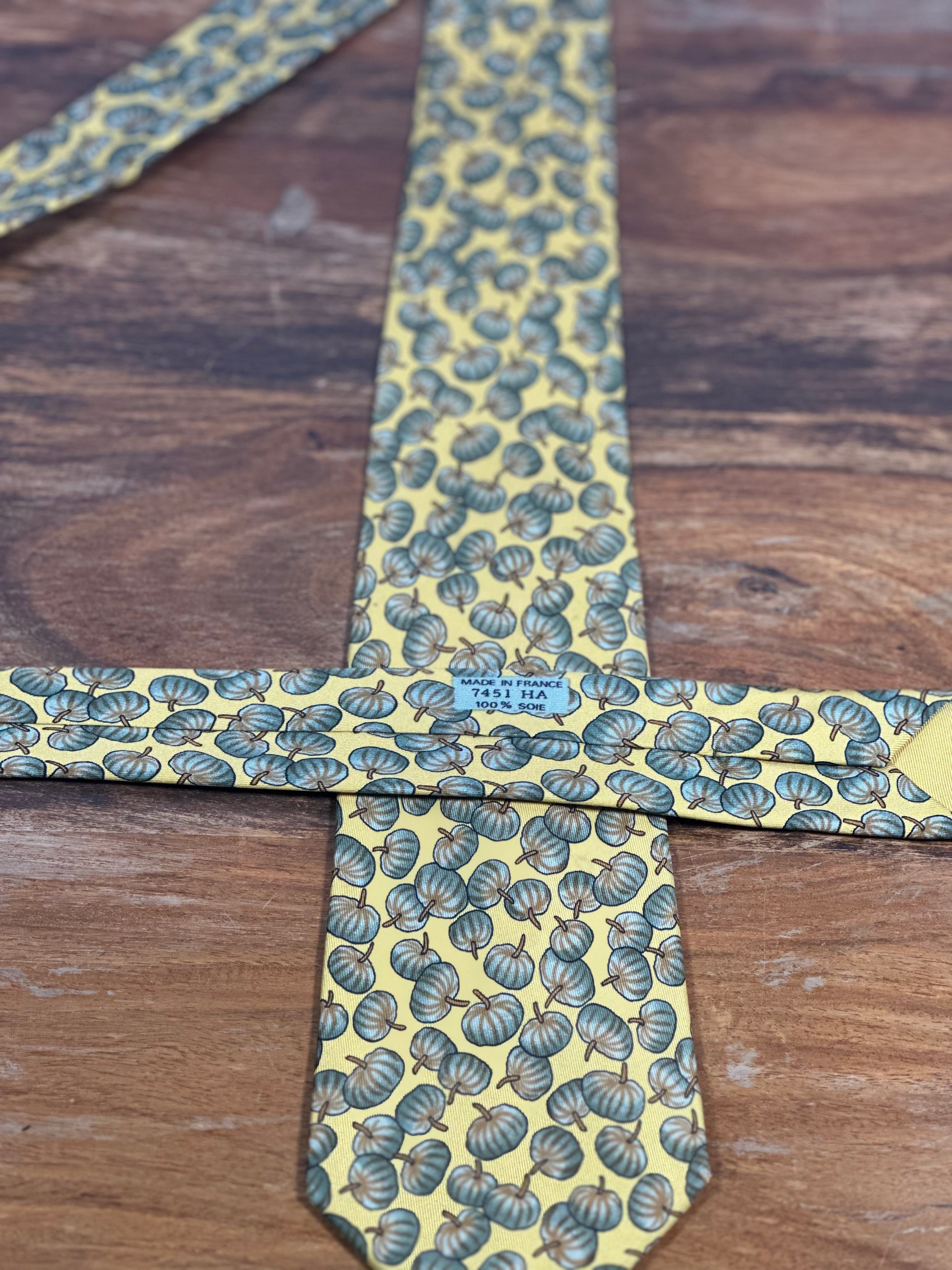 Corbata Hermés amarilla