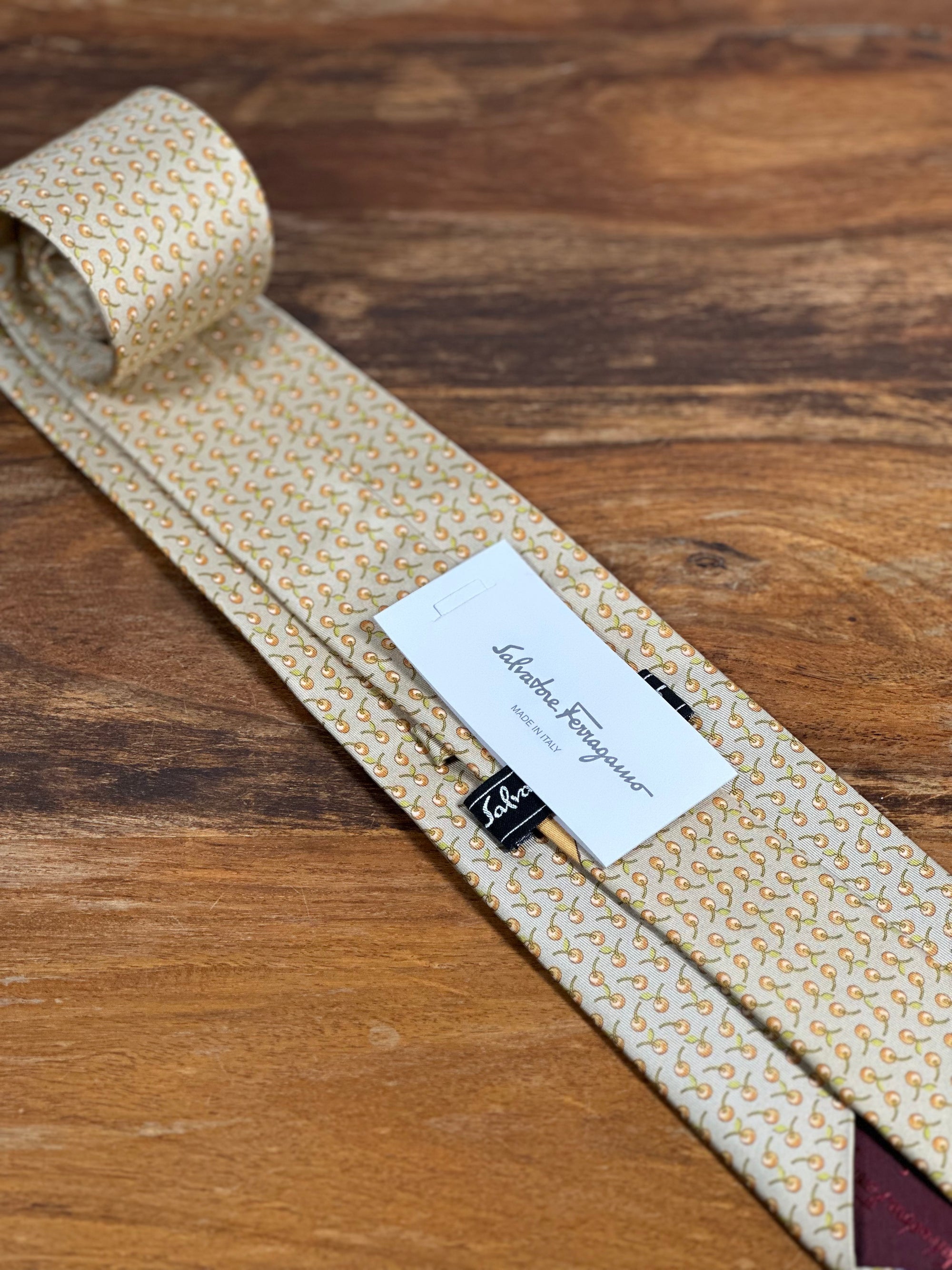 Corbata Ferragamo verde nueva