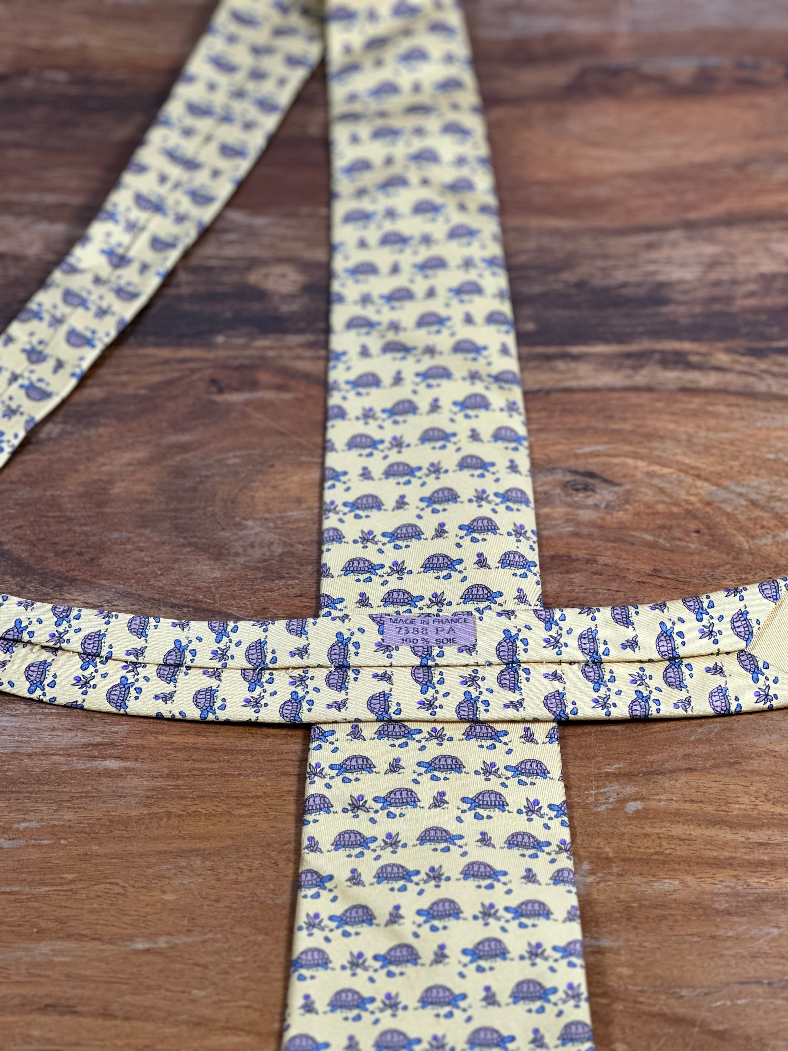 Corbata Hermés amarilla