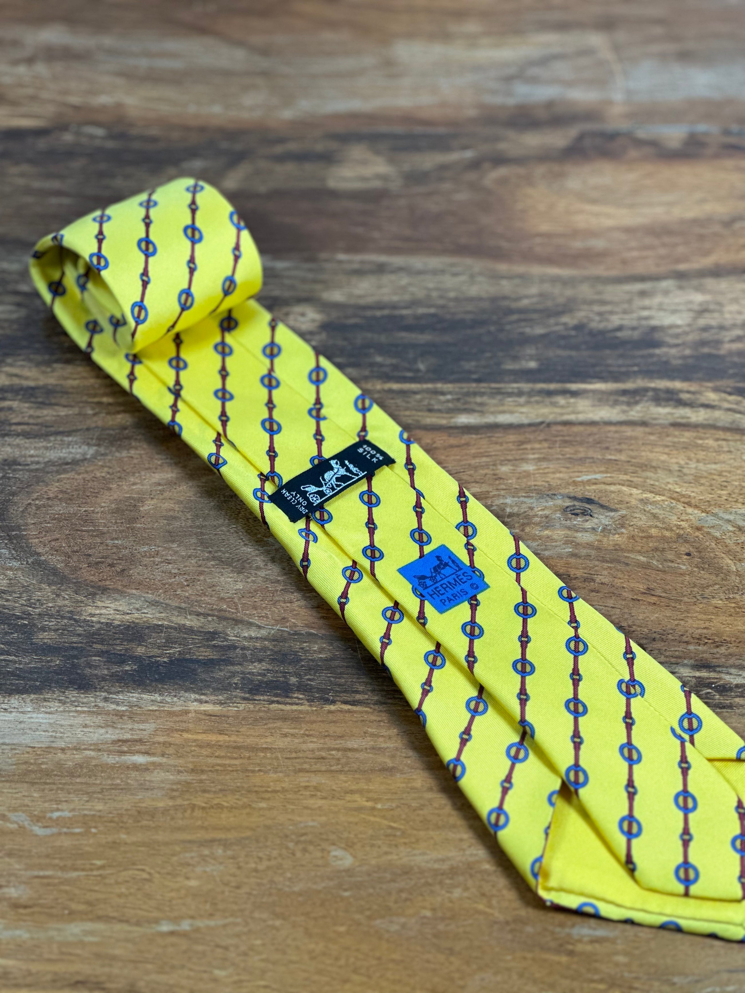 Corbata Hermés amarilla