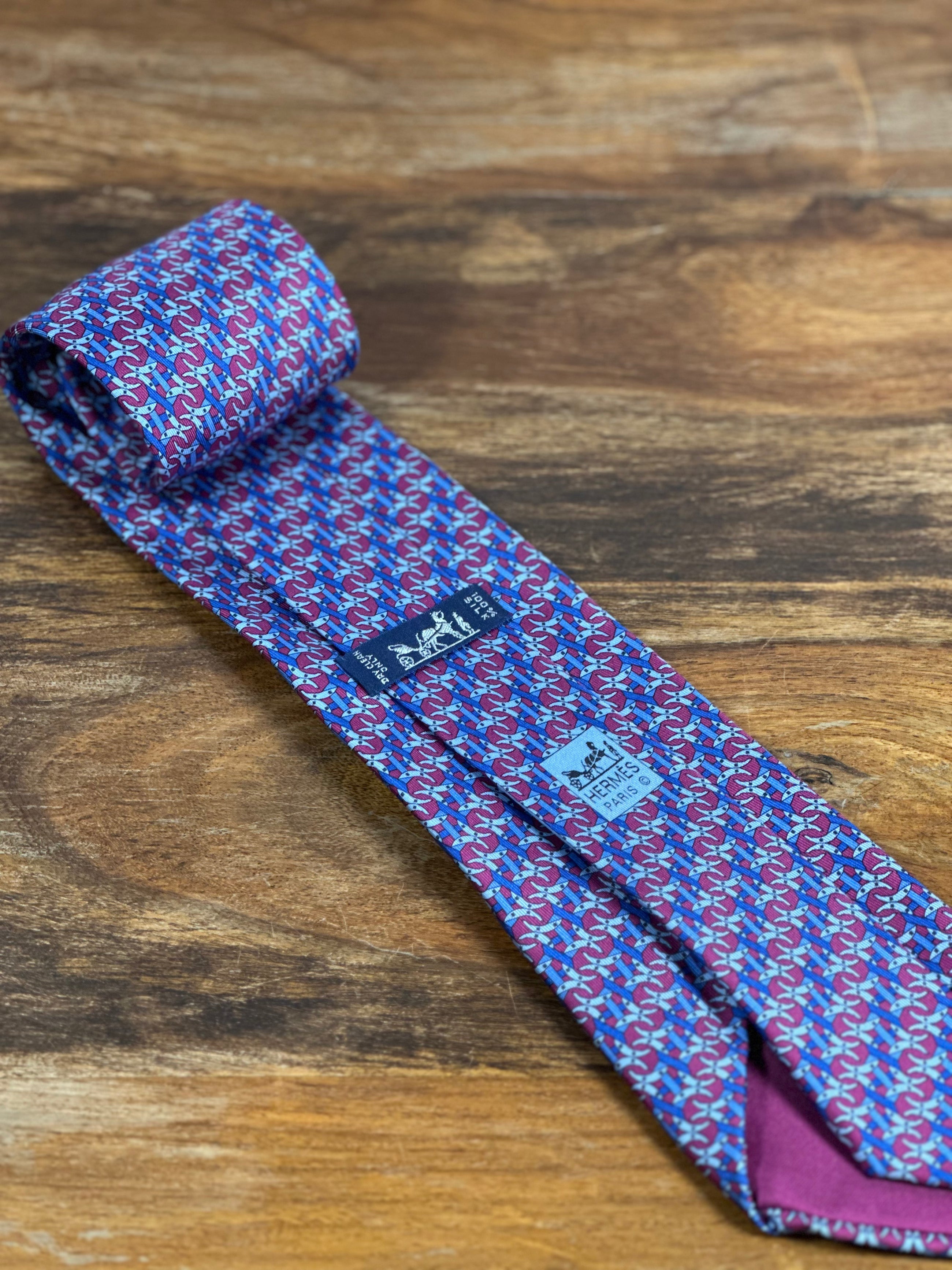 Corbata Hermés burdeos