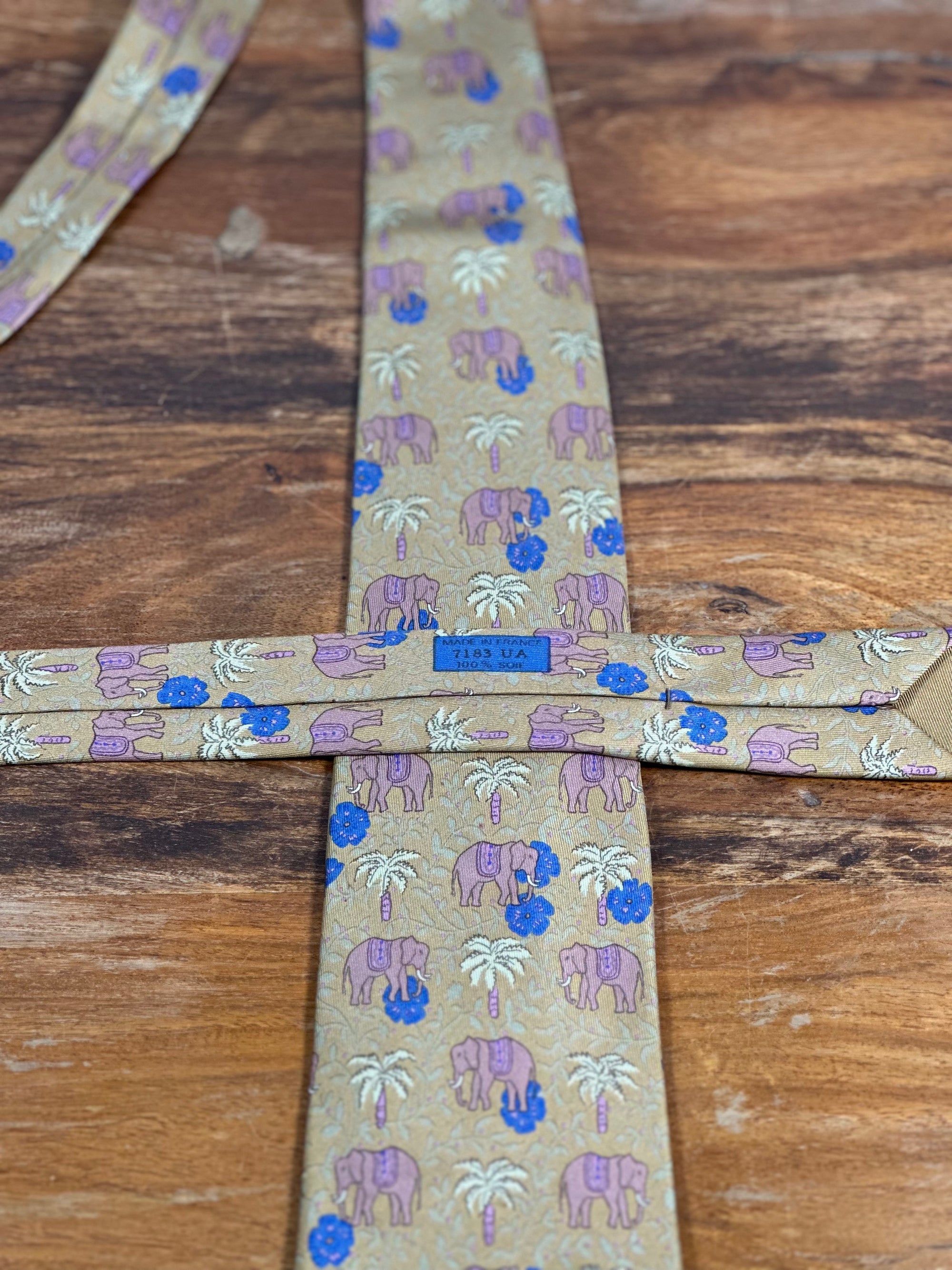 Corbata Hermés beige