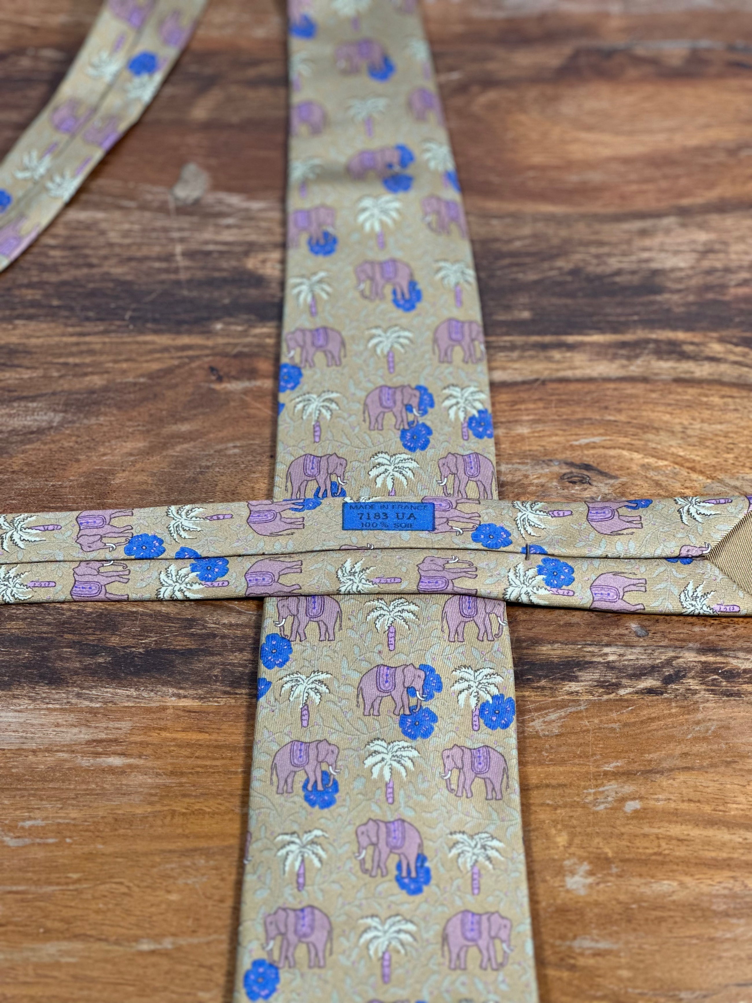 Corbata Hermés beige