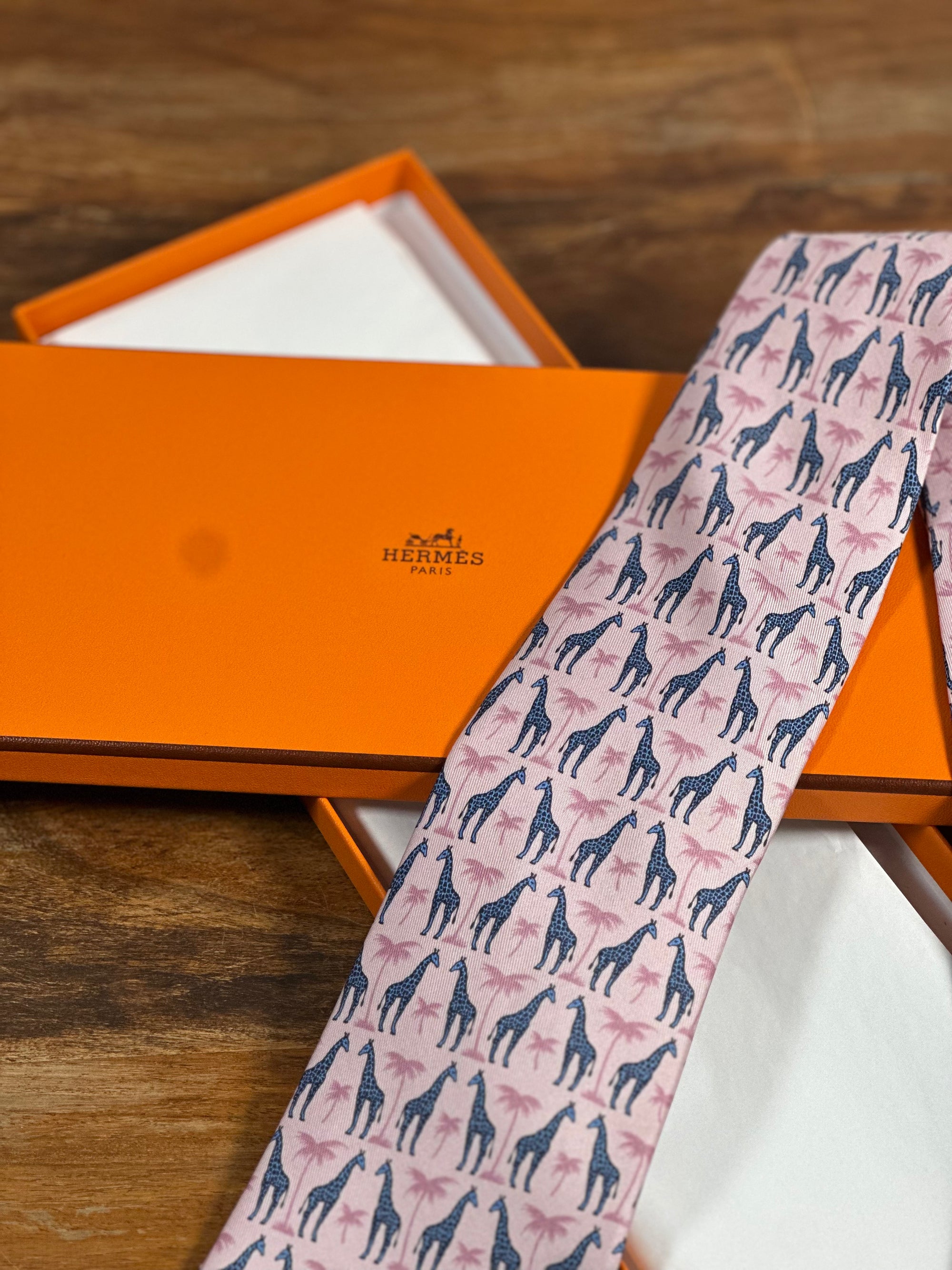Corbata Hermés rosa