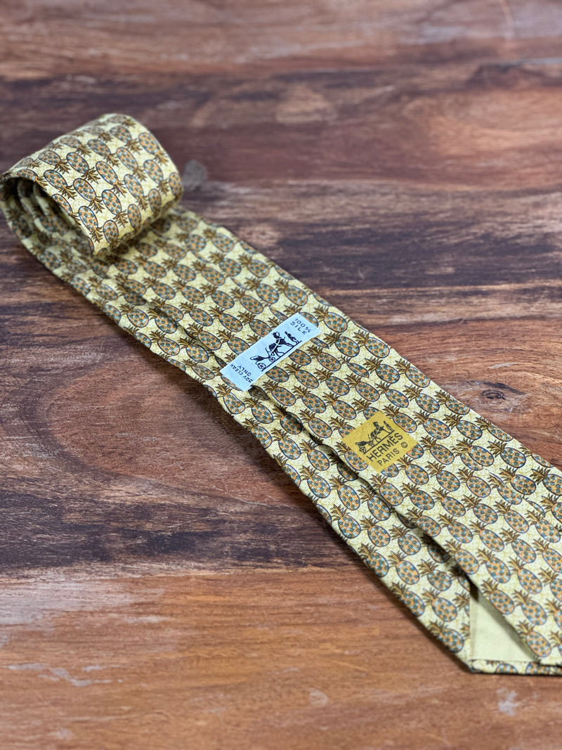 Corbata Hermés amarilla