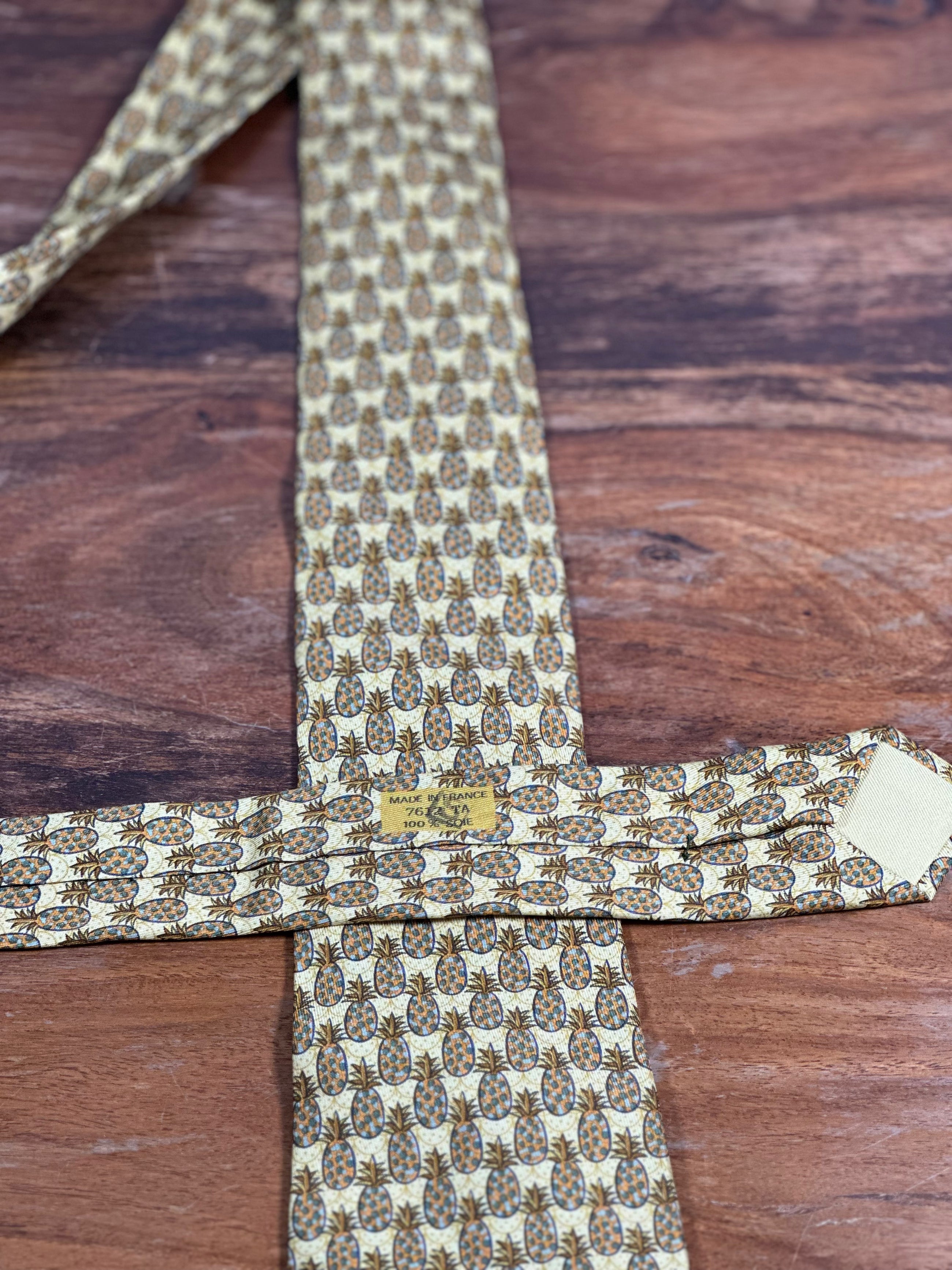 Corbata Hermés amarilla