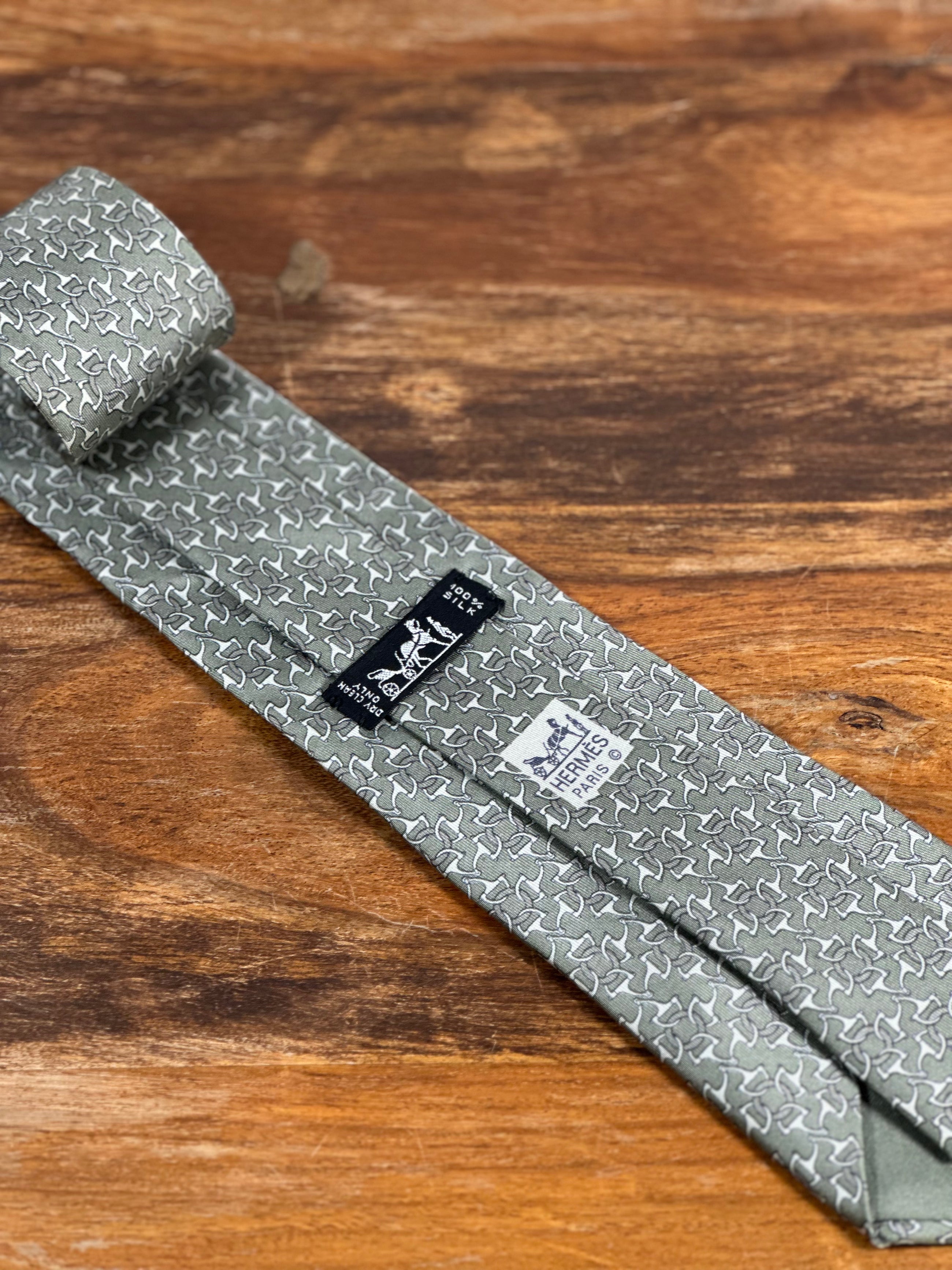 Corbata Hermés verde